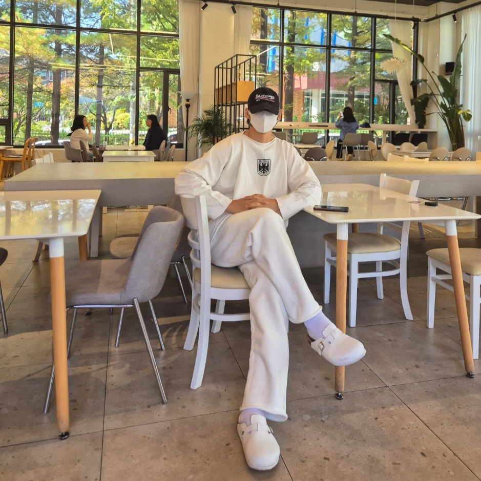 Yeezy Vultures Pants White, Yeezy Vultures Long Sleeve T-Shirt White 착용 스타일