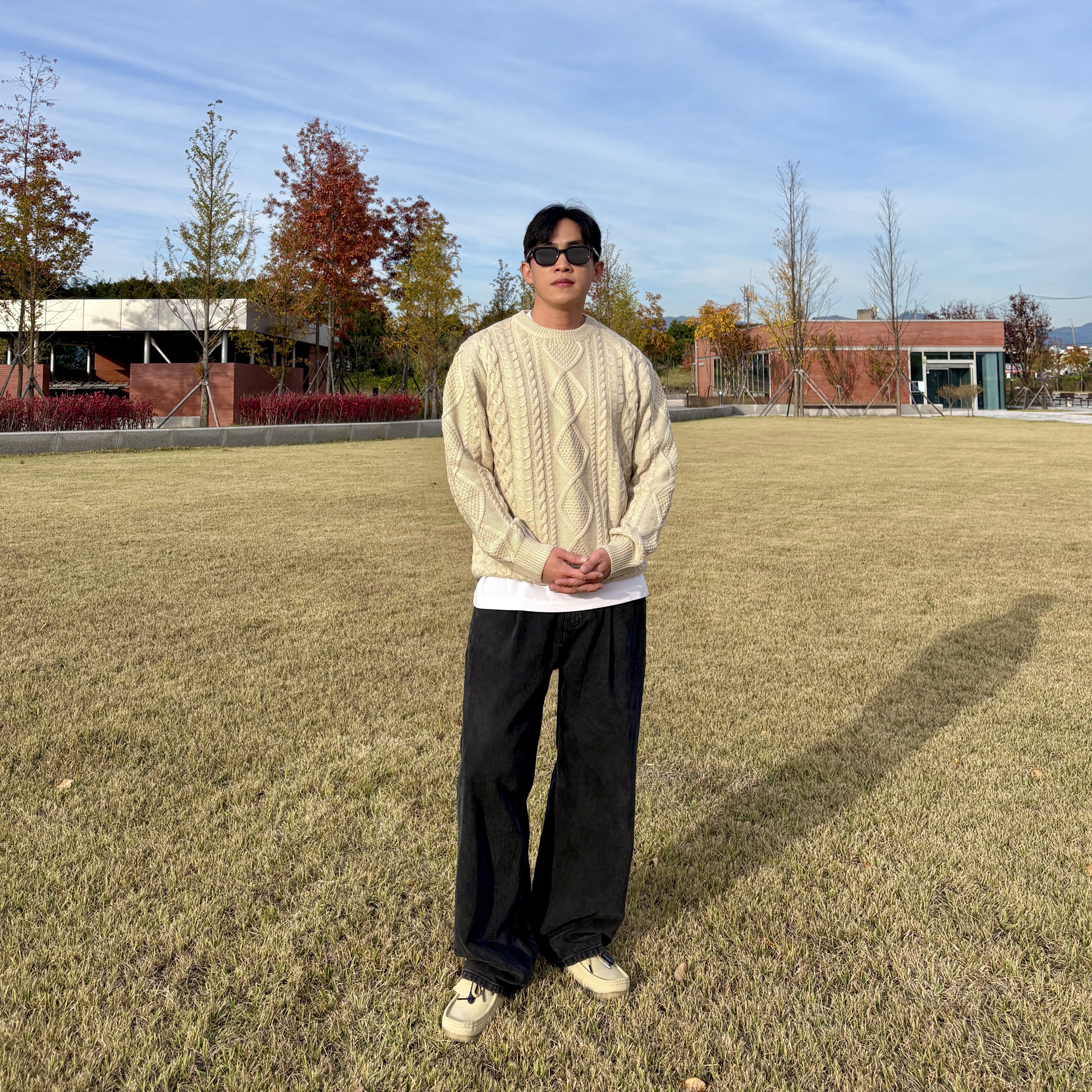 Clarks Wallabee Maple Suede 착용 스타일 - 1
