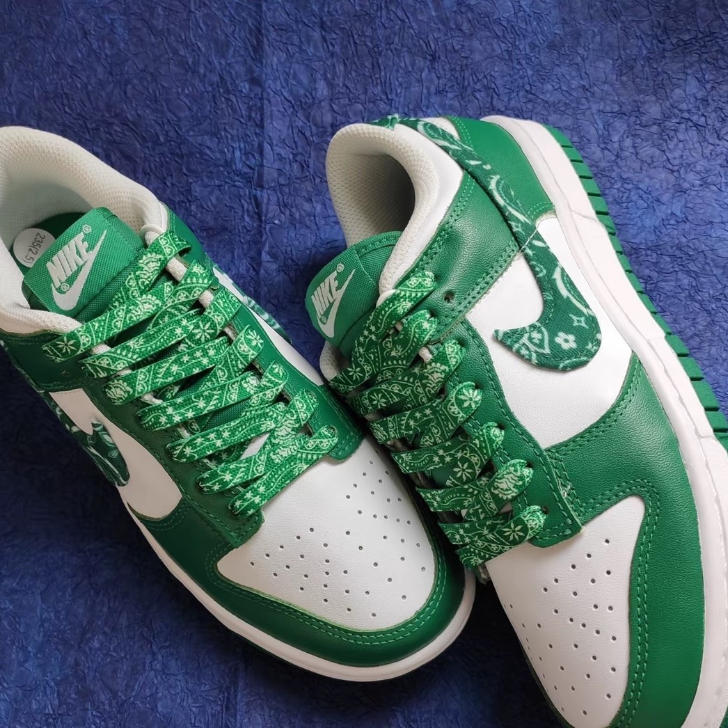 (W) Nike Dunk Low Essential Green Paisley 착용 스타일 - 2