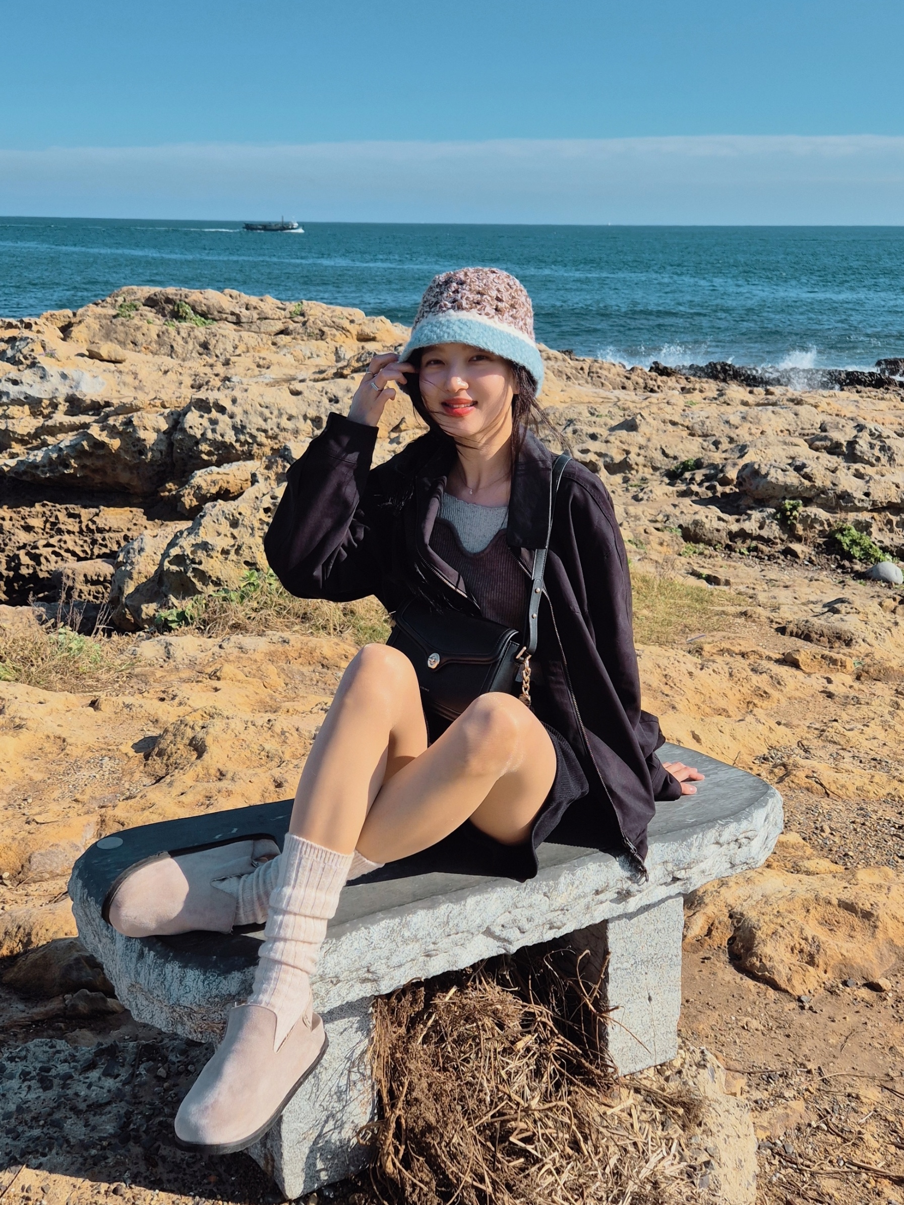 Allincomplete Shell Crochet Hat Brown & Aqua 착용 스타일 - 4