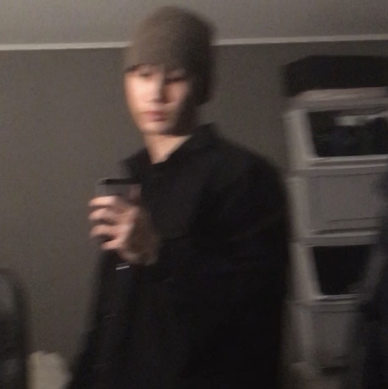 Stussy Debossed Stock Logo Beanie Brown 착용 스타일 - 2
