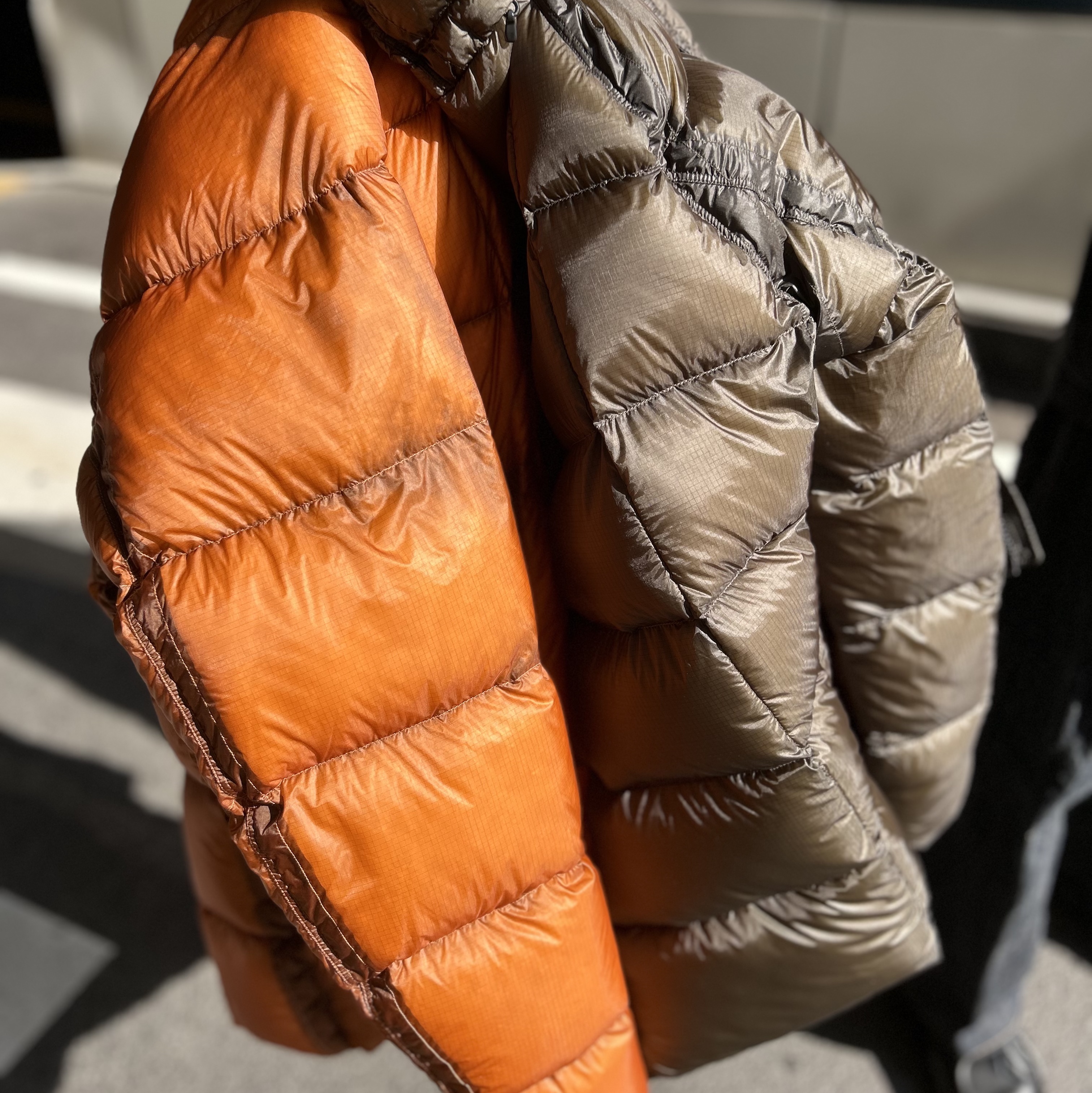 C.P. Company D.D. Shell Hooded Medium Down Jacket Grape Leaf Green - 24FW, Pottery Comfort Shirt White 착용 스타일 - 4
