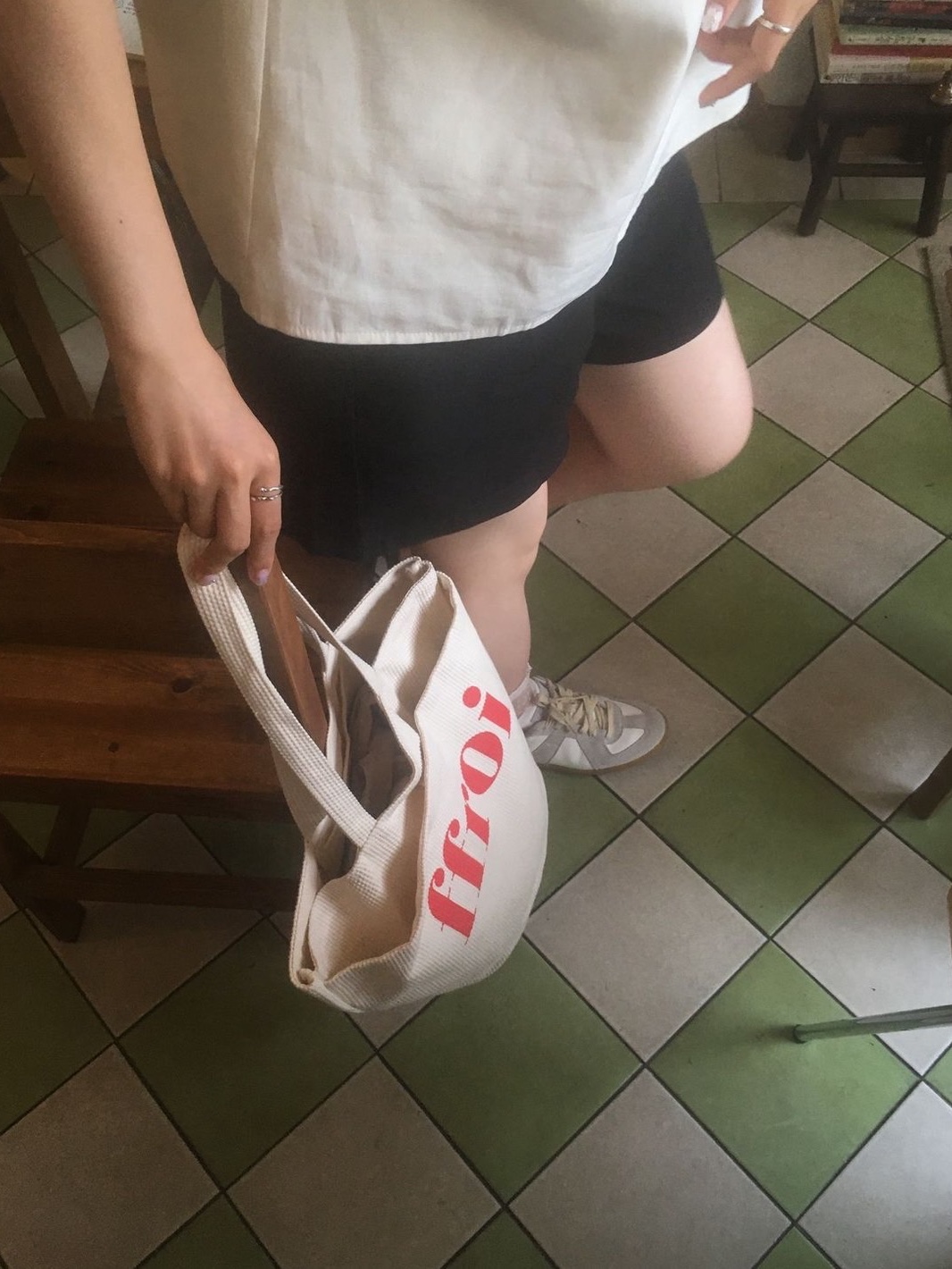 FFROI Eco Tote Ivory 착용 스타일