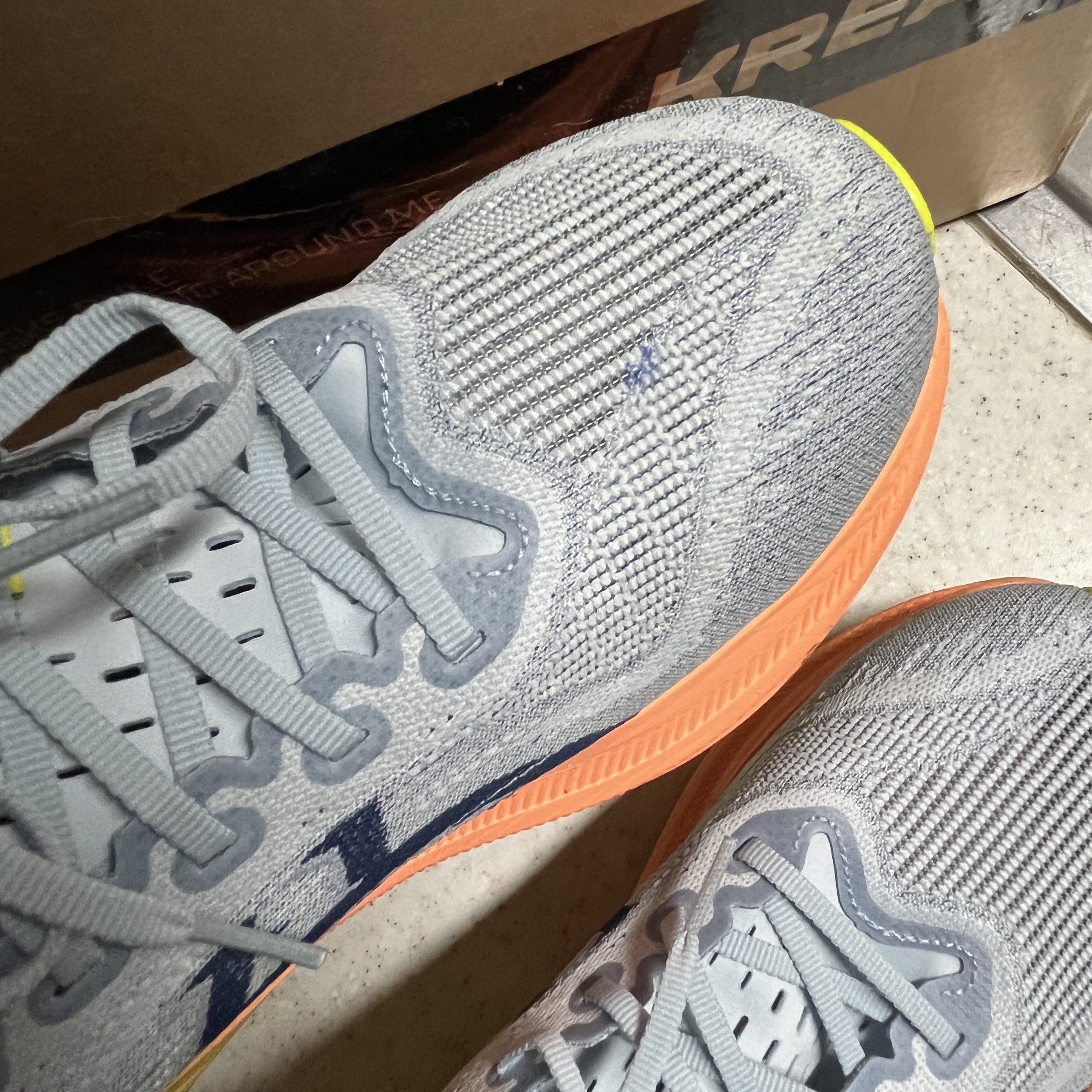 Asics Superblast 2 Paris Cool Grey Safety Yellow 착용 스타일