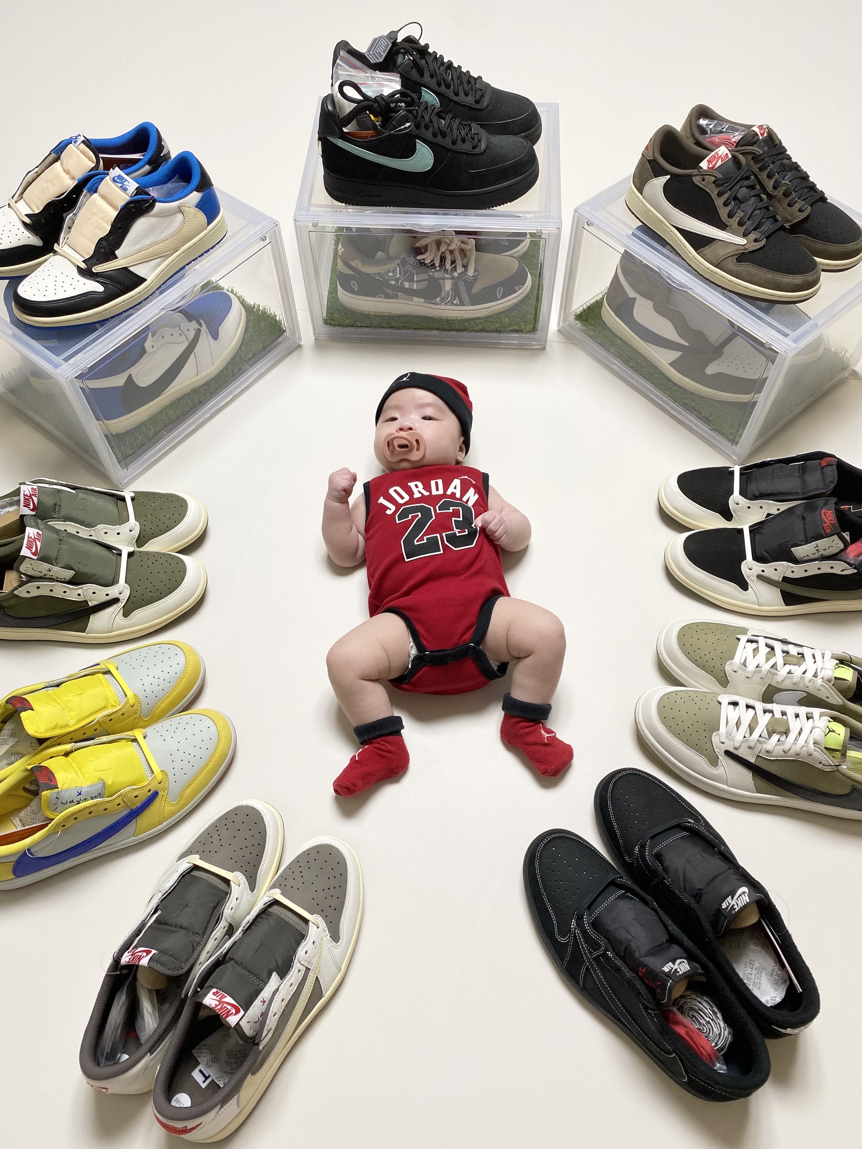 Jordan 1 x Travis Scott Retro Low OG SP Reverse Olive, Jordan 1 x Travis Scott Retro Low OG SP Sail and Ridgerock 착용 스타일 - 2