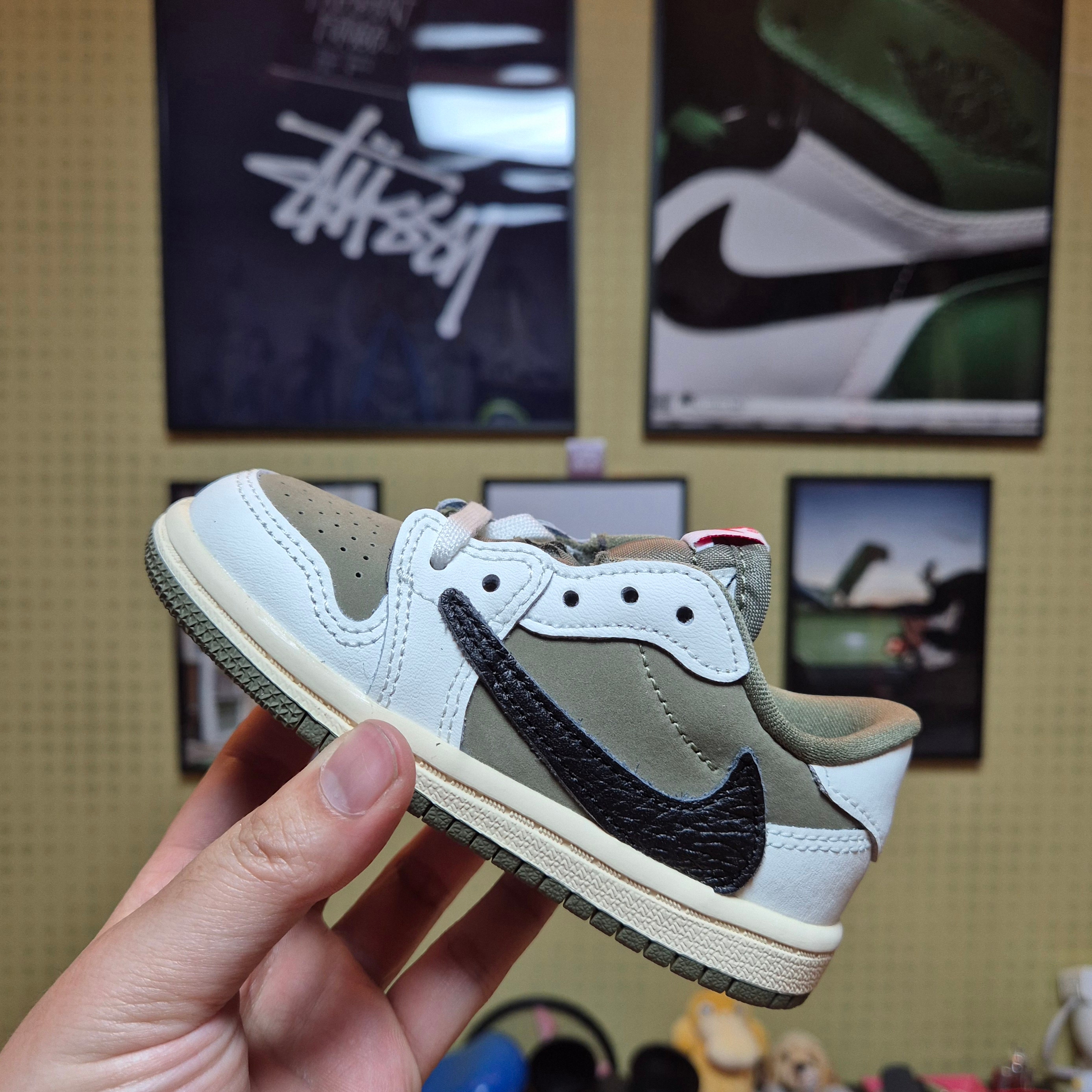 (TD) Jordan 1 x Travis Scott Retro Low OG SP Reverse Olive 착용 스타일