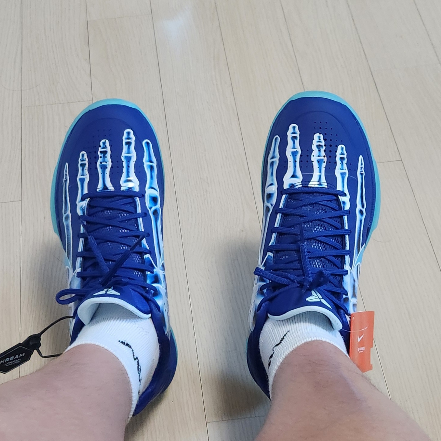 Nike Kobe 5 Protro Deep Royal Blue, Nike Kobe 4 Protro Black University Gold 착용 스타일 - 2