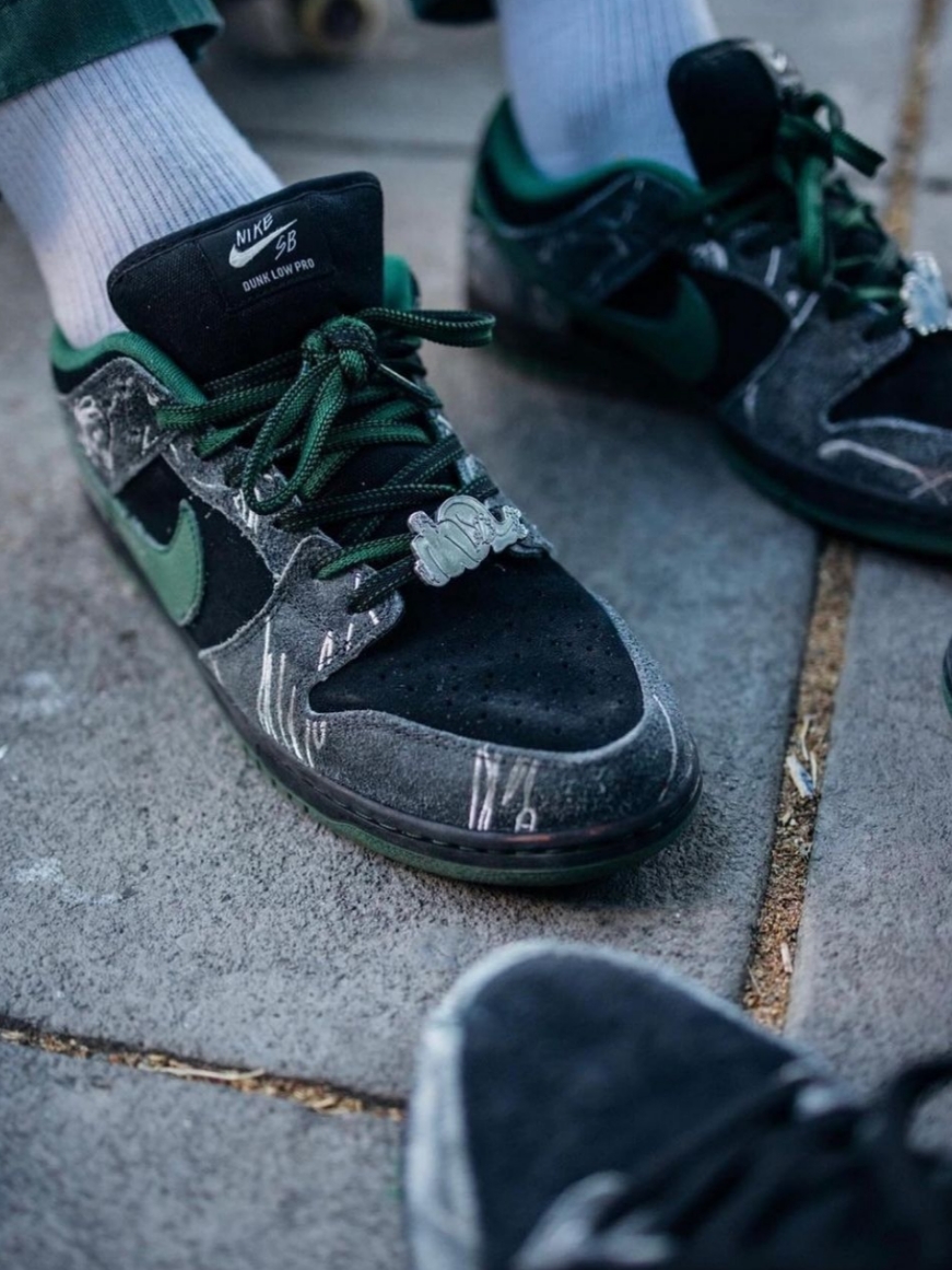 Nike x There SB Dunk Low Pro Anthracite and Gorge Green, Nike SB Dunk Low Pro Black and Classic Green 착용 스타일
