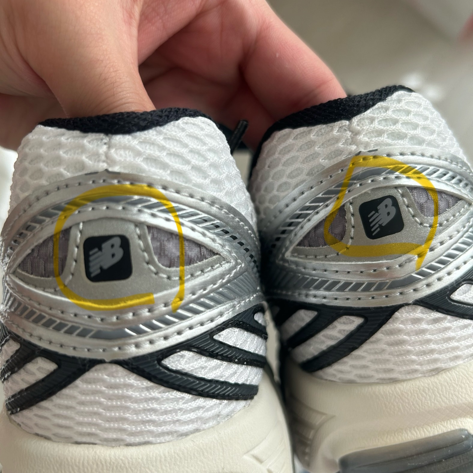 New Balance 860v2 Optic White 착용 스타일