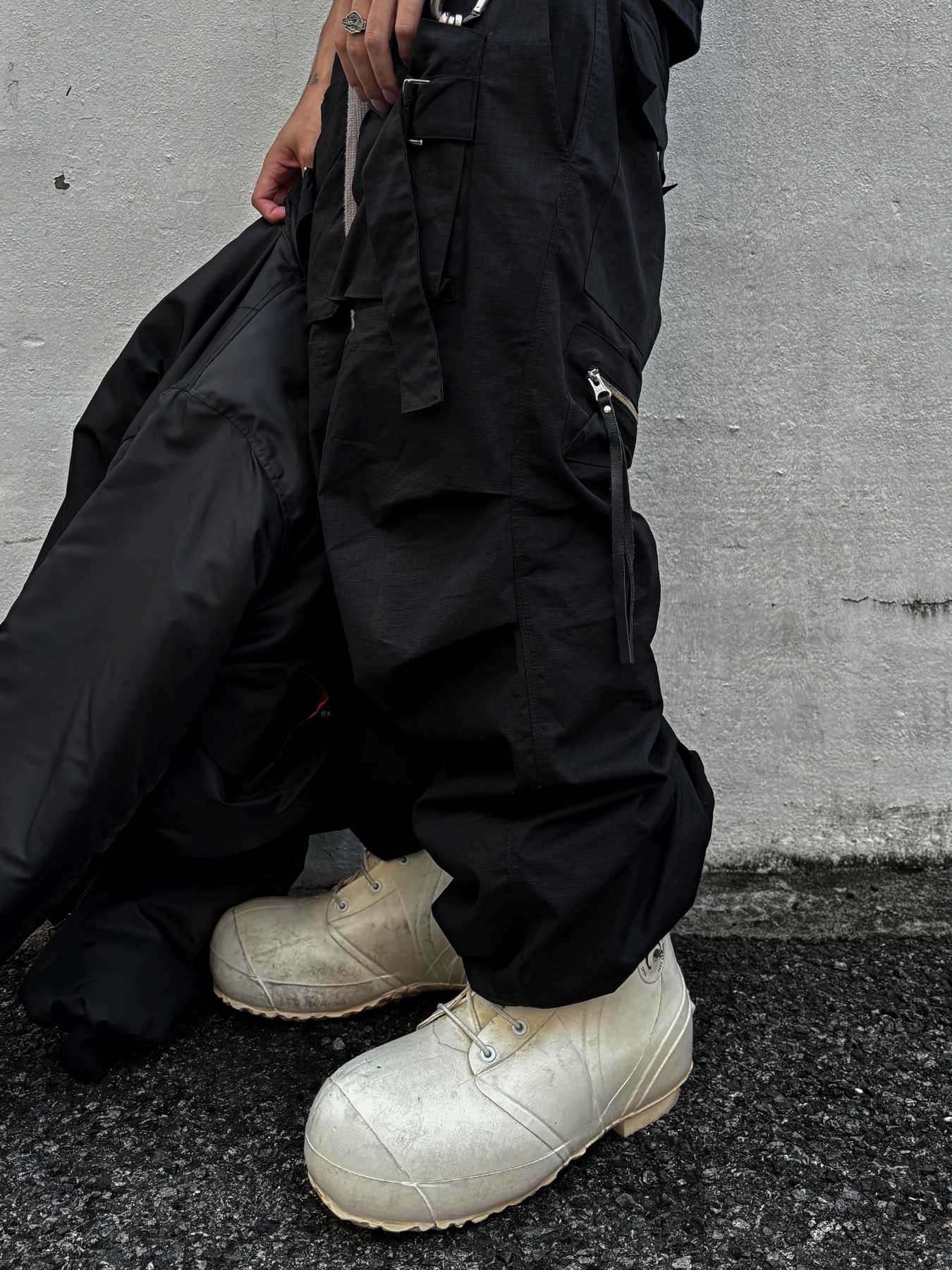 Wapworks Wide Safety Cargo Pants Black 착용 스타일 - 5