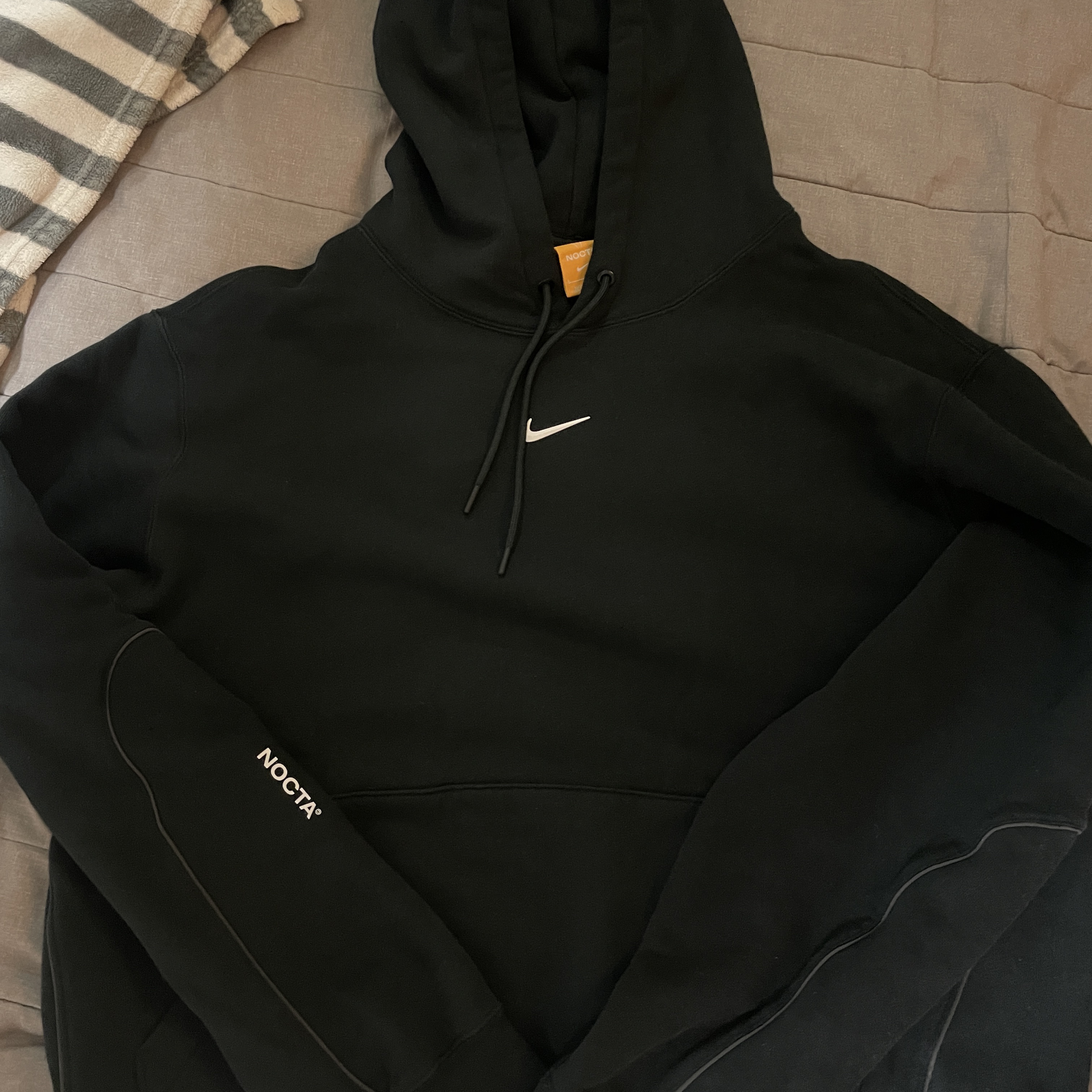 Nike x Drake Nocta Fleece Hoodie Black (FN7659-010) 착용 스타일 - 1