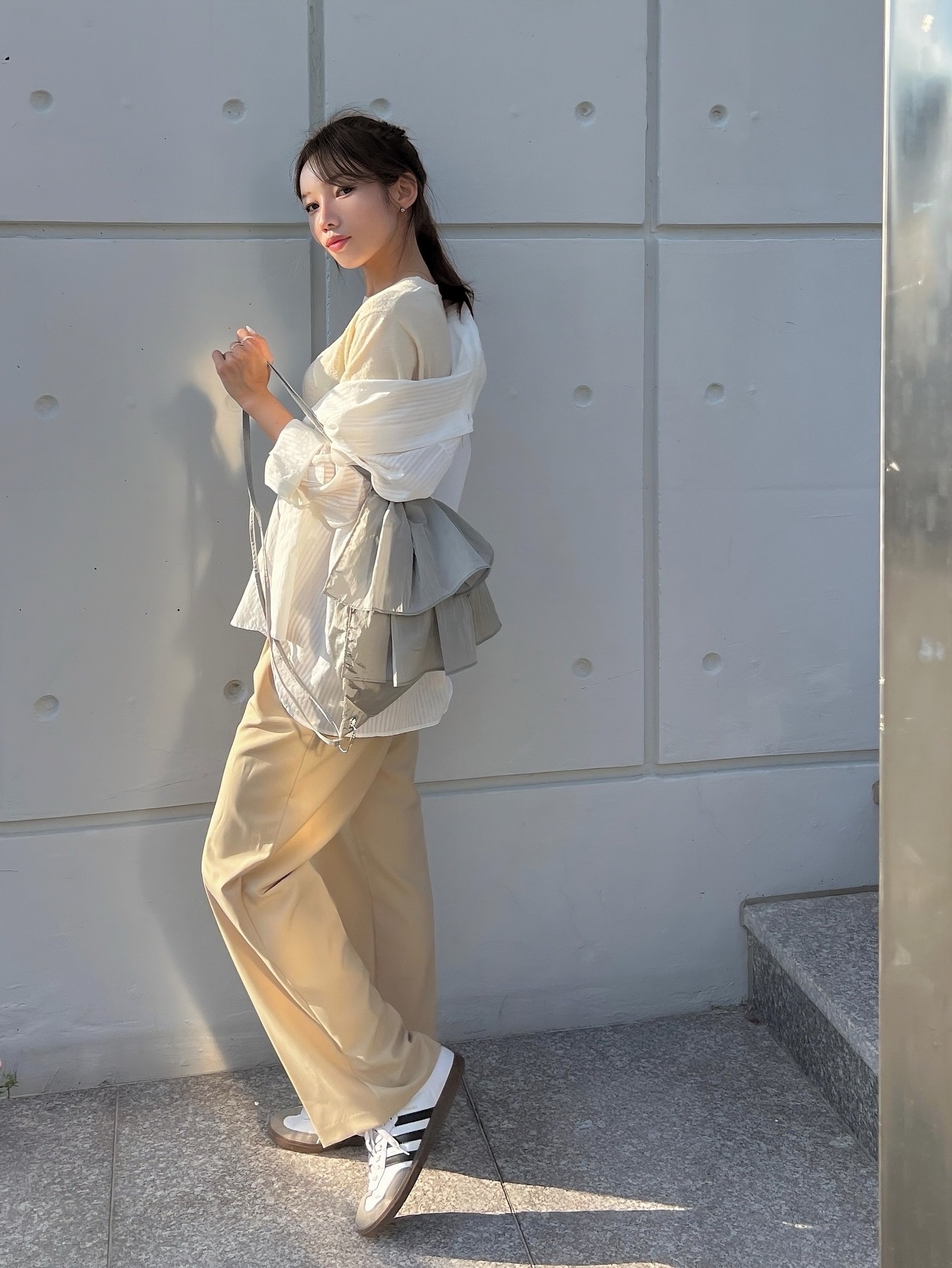Athe Vanessabruno Prill Backpack And Shoulder Bag Gray 착용 스타일 - 3