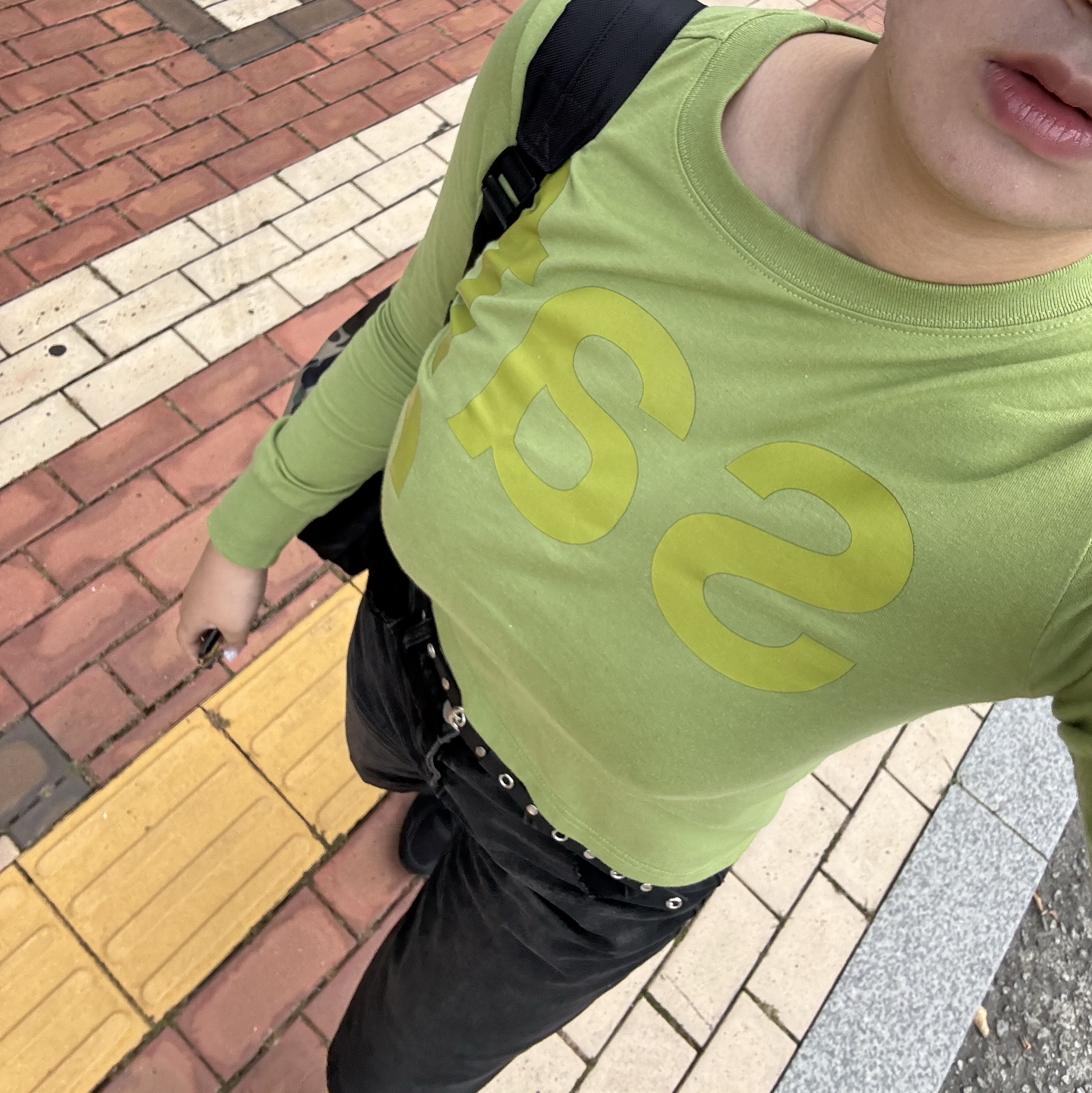 [KREAM 단독] Safarispot Women 1/2 Basic Safari LS T-Shirt Green 착용 스타일 - 2