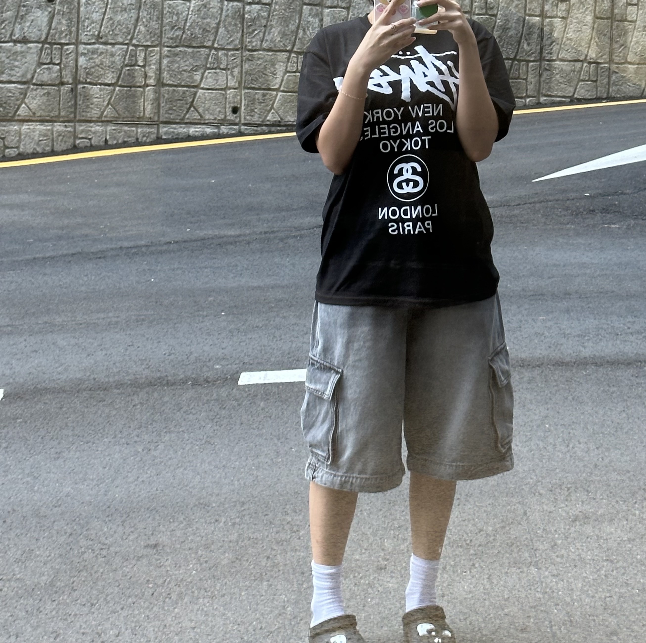 Stussy World Tour T-Shirt Black 2024,2025, (W) Crocs Classic Platform Clog Black 착용 스타일 - 2
