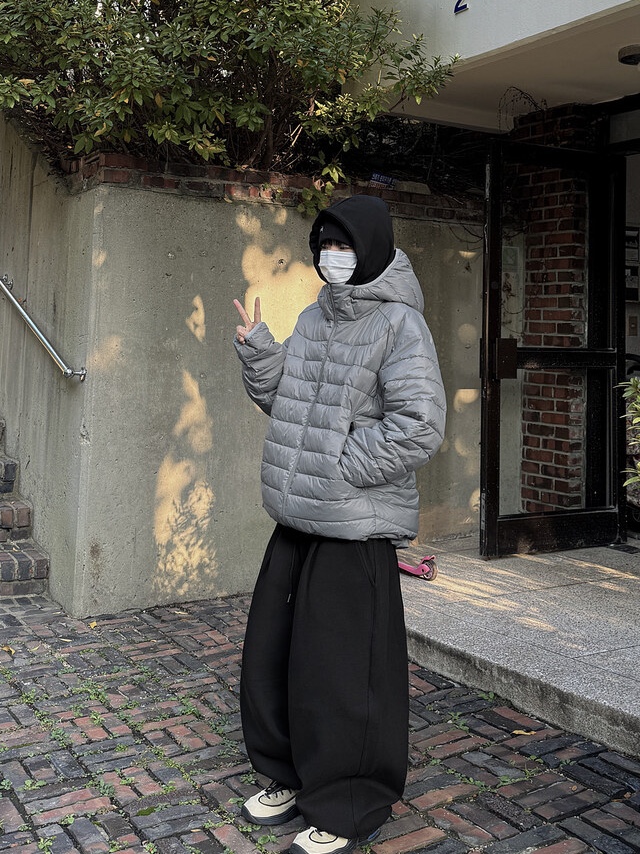 Nike x Stussy Air Penny II Rattan and Limestone, Stussy Basic Skullcap Beanie Black 착용 스타일 - 1