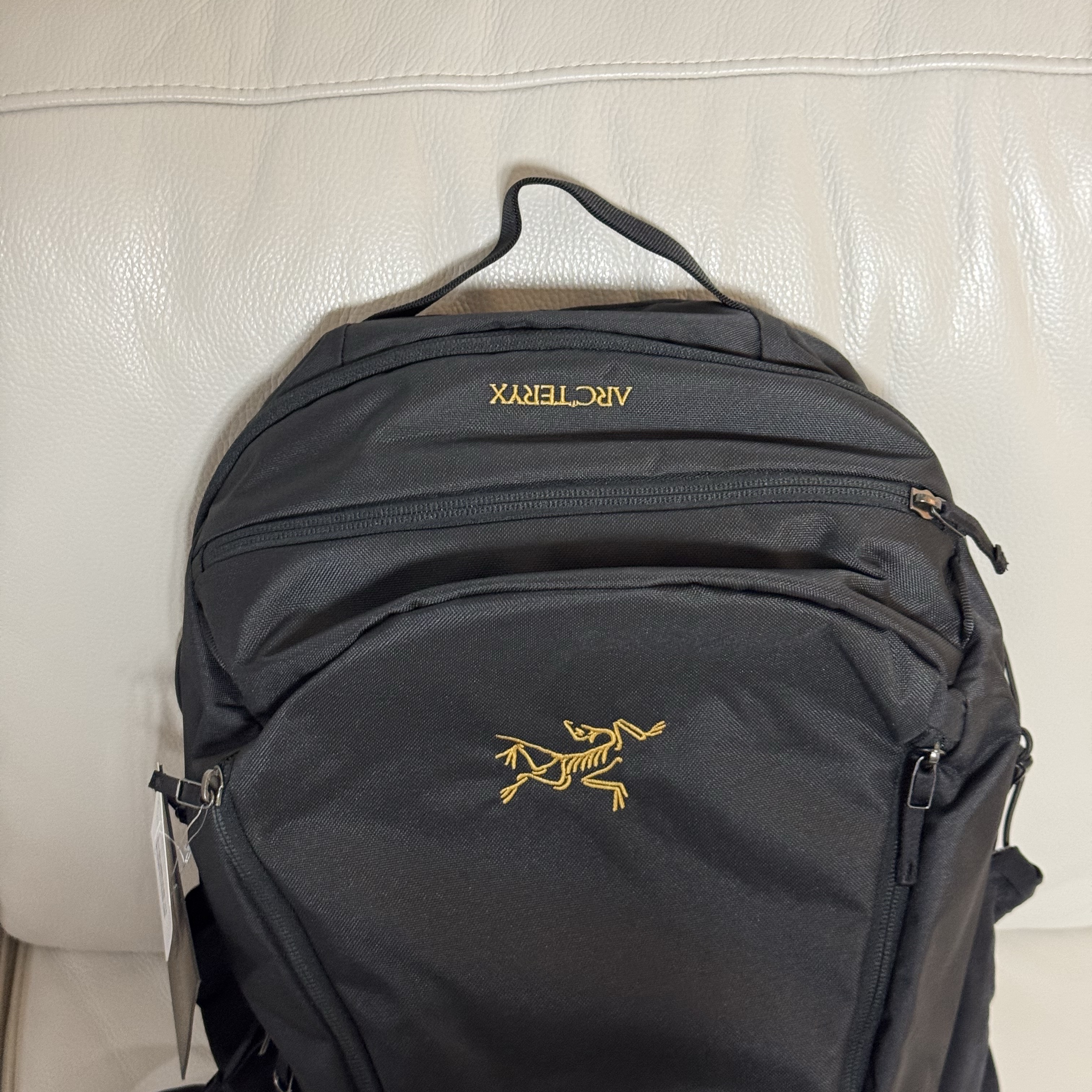 Arc'teryx Mantis 26 Backpack Black 착용 스타일 - 2