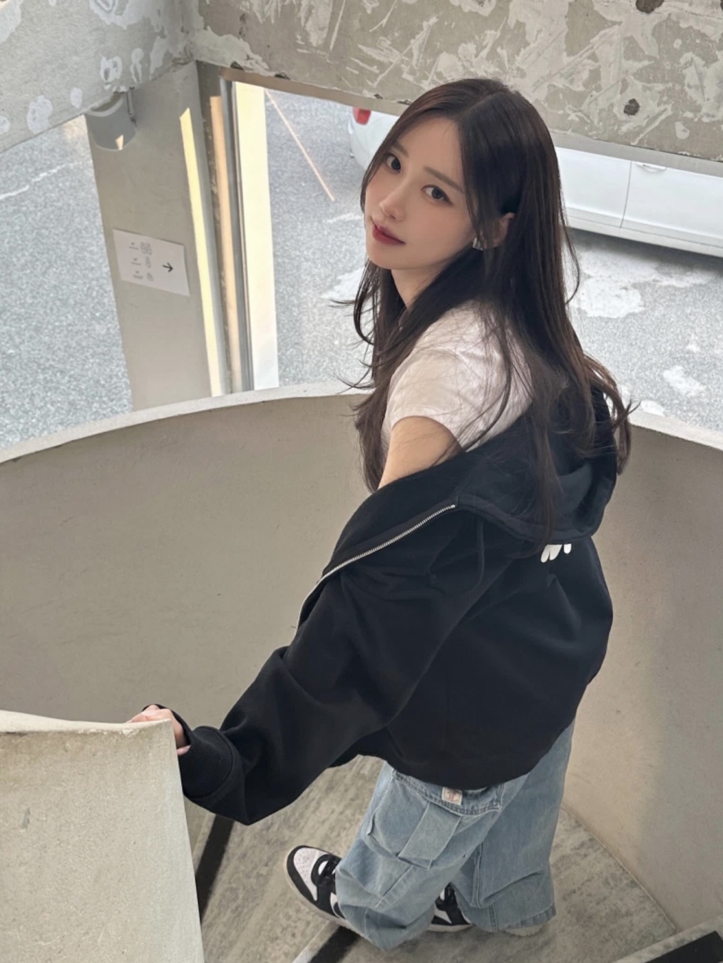 Stussy Basic Stussy Zip Hoodie Black 2023, Nonnod x Shinsegae Distressed Zip-Up Hoodie Washed Black 착용 스타일 - 2