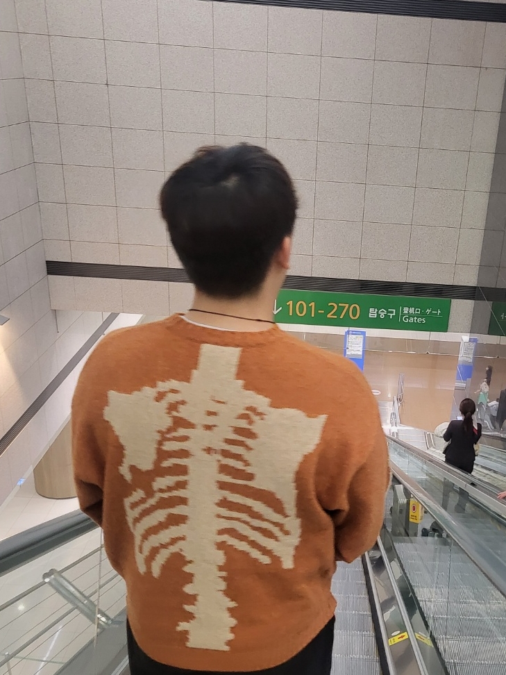 Kapital 5G Wool Bone Crewneck Sweater Orange, Chrome Hearts Silichrome CH Cross Pendant Black 2022/2023/2025 착용 스타일