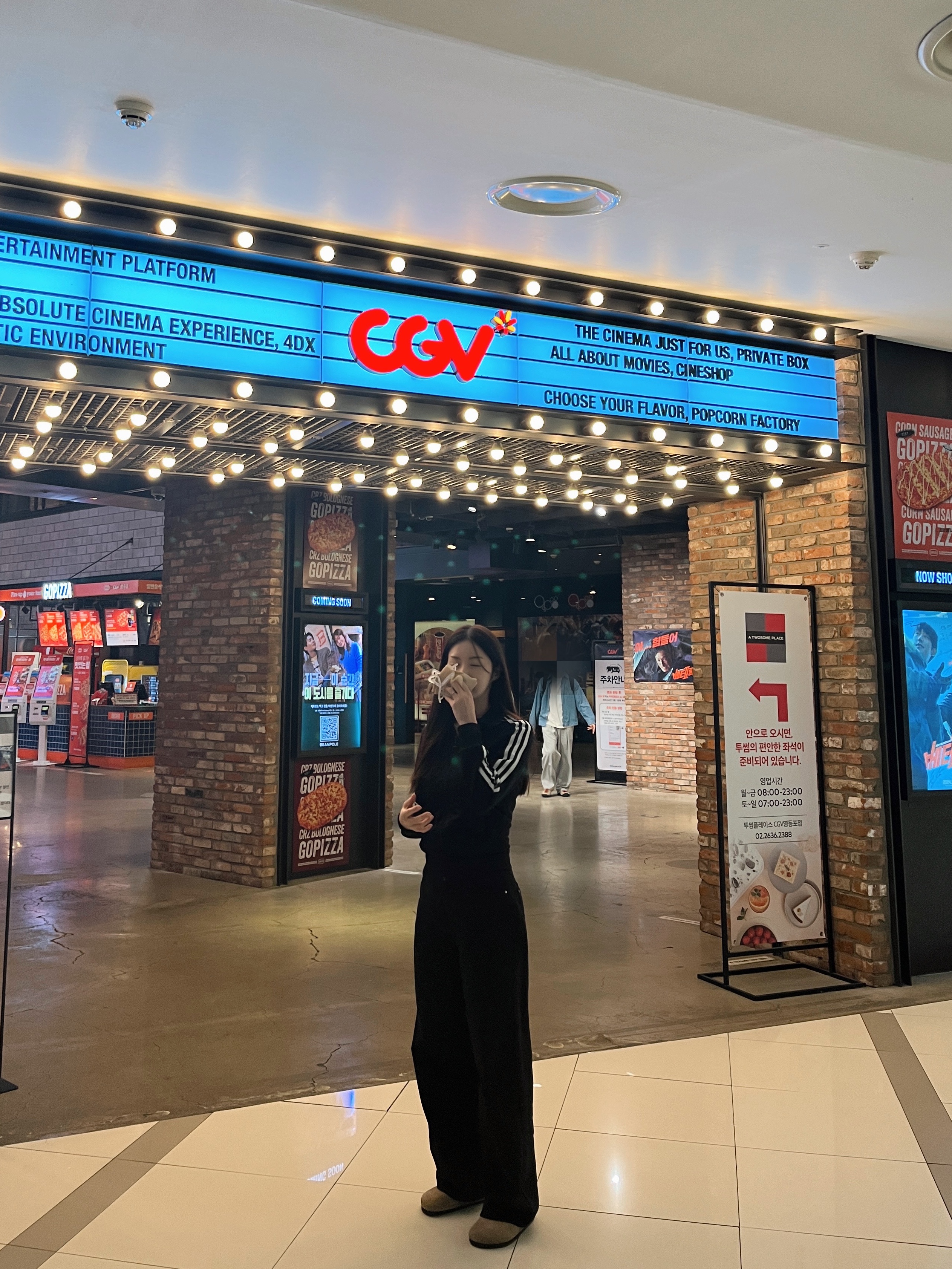 (W) Adidas Adicolor Classic Firebird Track Top Black - KR Sizing, Birkenstock Boston Soft Footbed Taupe - Regular 착용 스타일