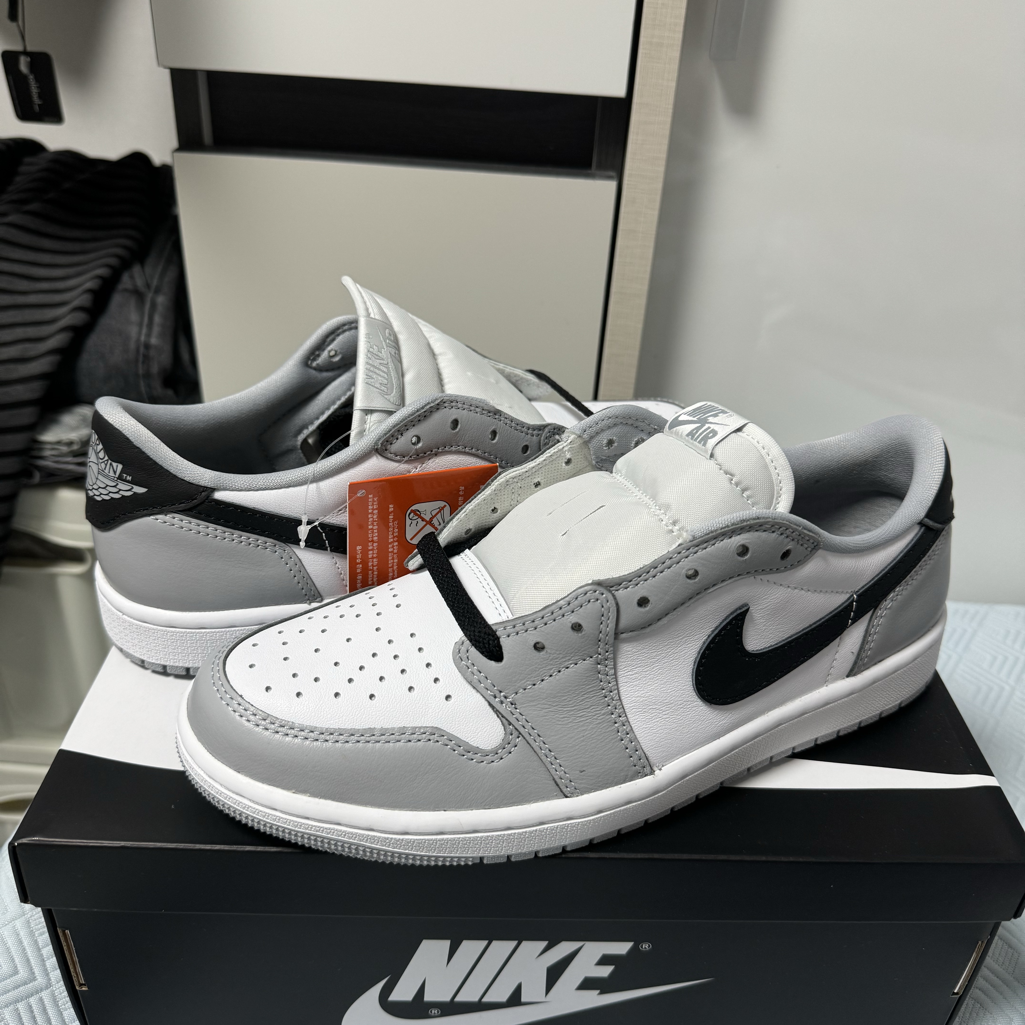Jordan 1 Retro Low OG Wolf Grey and White 착용 스타일