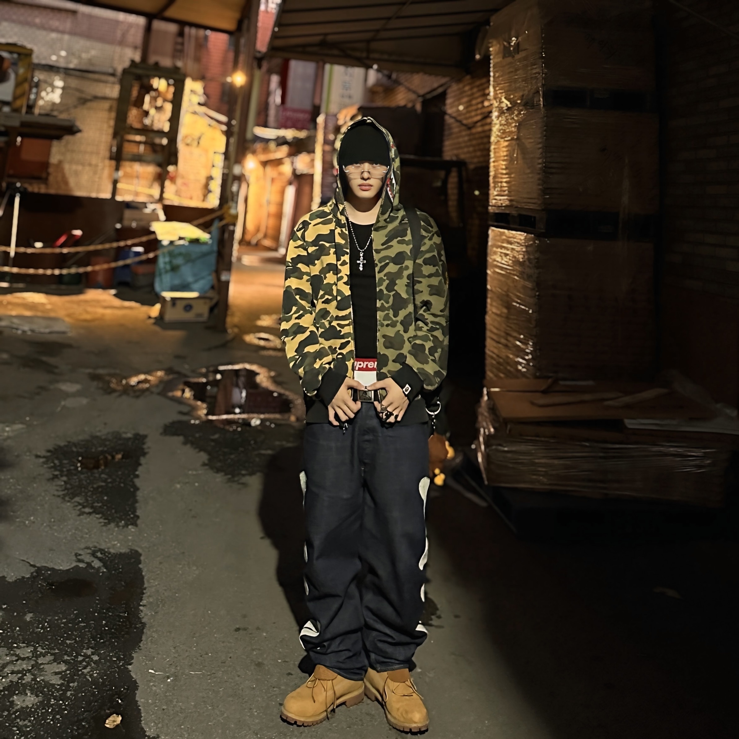 BAPE 1st Camo Shark Full Zip Hoodie Yellow, BAPE 1st Camo Shark Full Zip Hoodie Army Green 착용 스타일 - 1