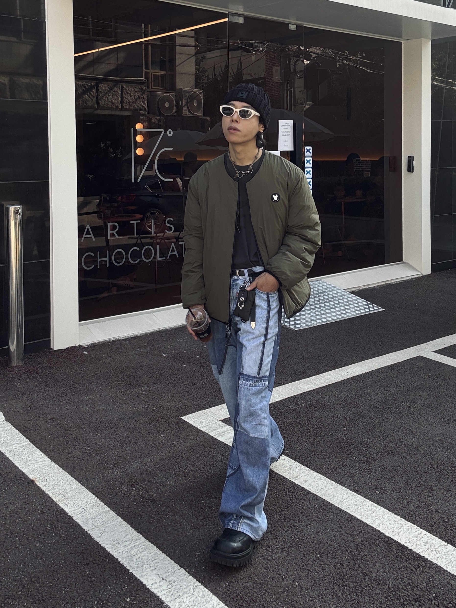 Our Legacy Ladon Leather Keychain Olive 착용 스타일 - 4