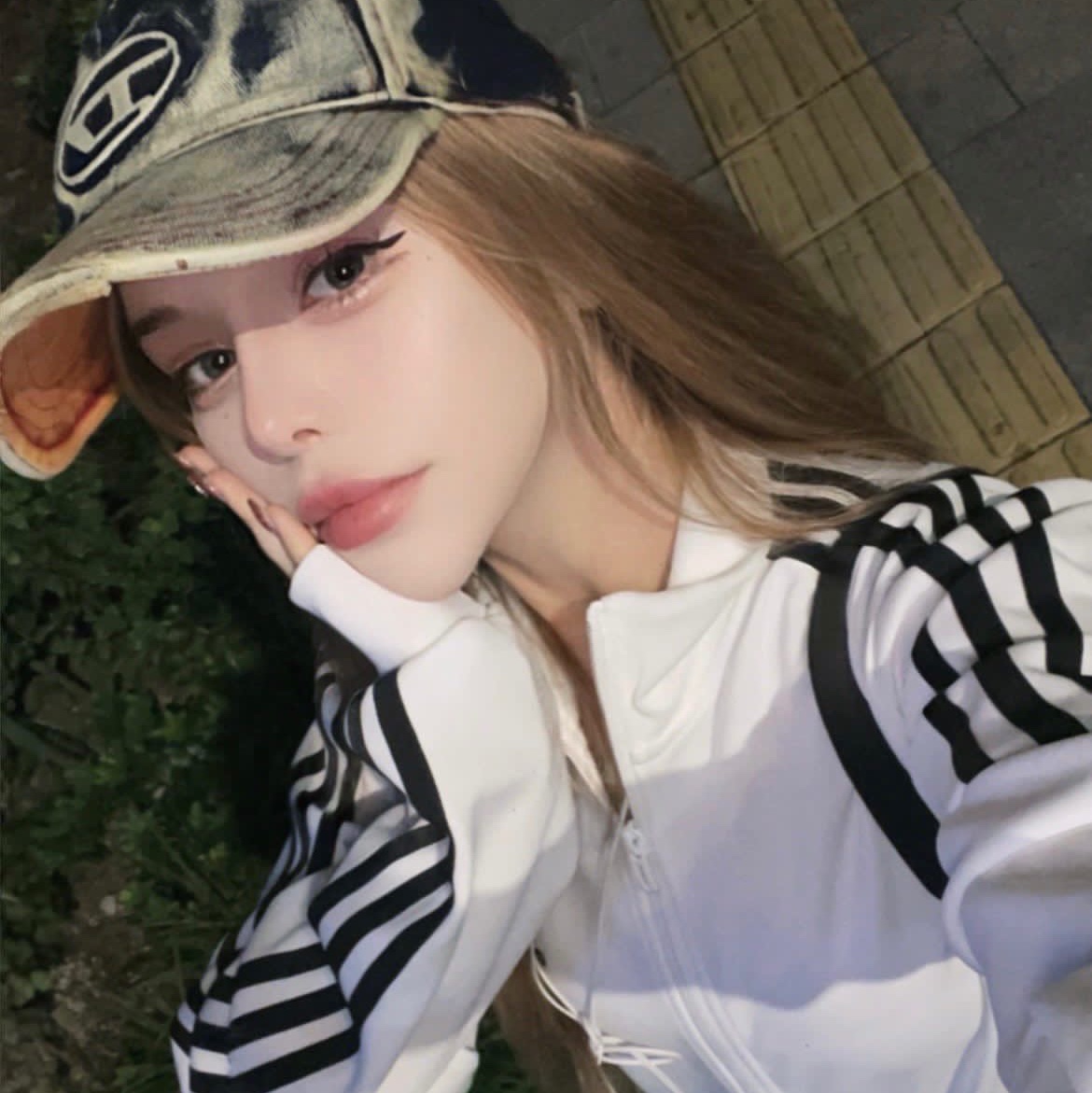 Diesel C-Seymon Treated Denim Baseball Cap Blue White, Adidas 3S Regular Fit Double Knit Track Top White - KR Sizing 착용 스타일