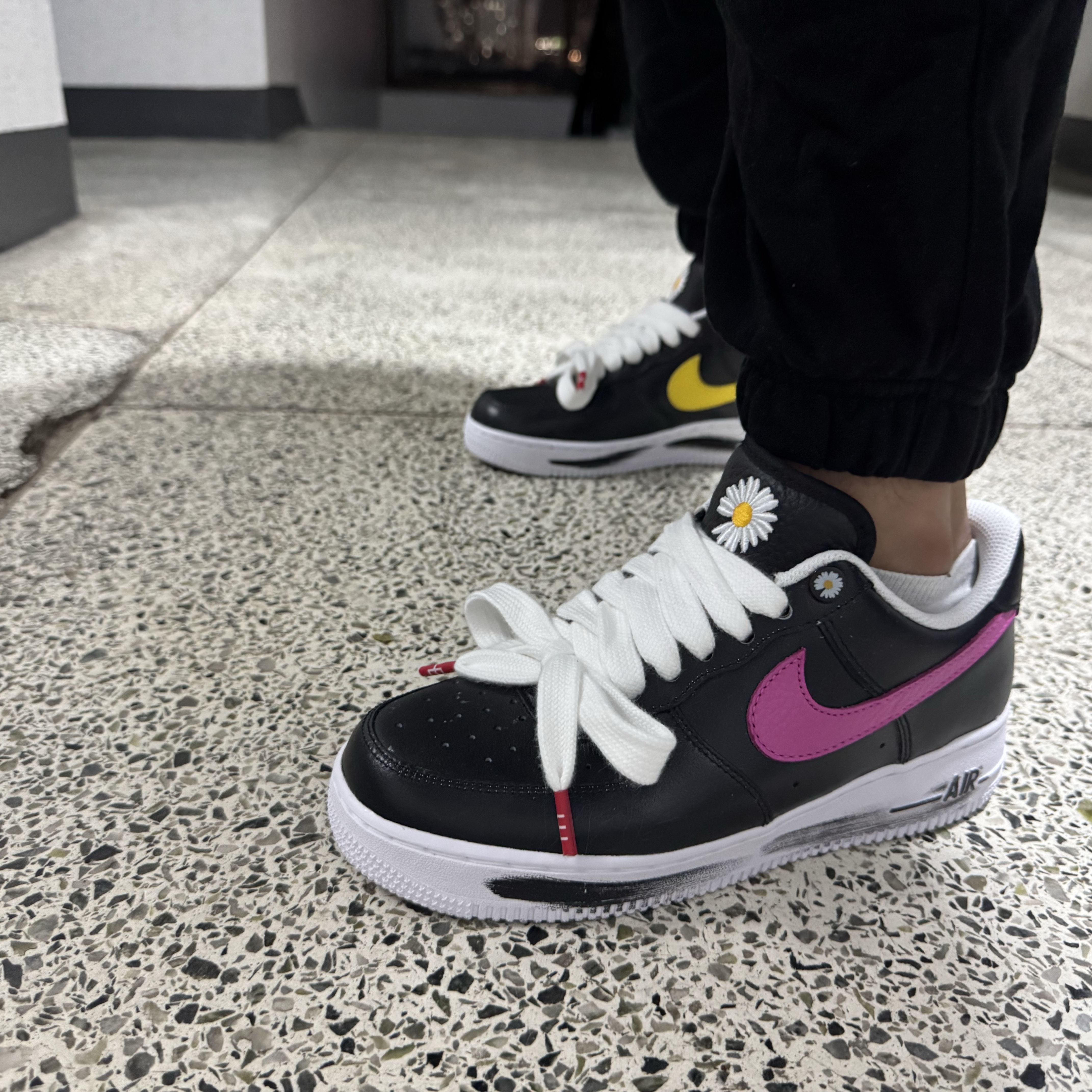 Nike x Peaceminusone Air Force 1 Low Para-Noise 3.0 Black and Multicolor 착용 스타일 - 2