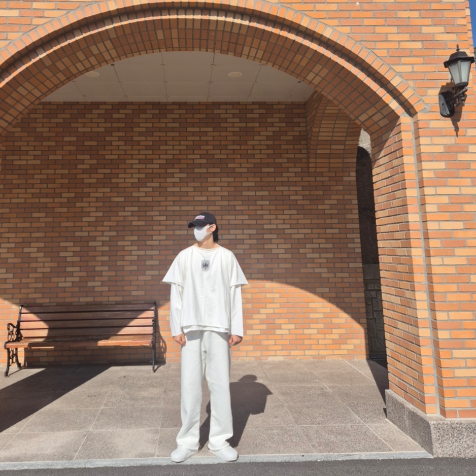 Yeezy Vultures Pants White, Yeezy Vultures Long Sleeve T-Shirt White 착용 스타일