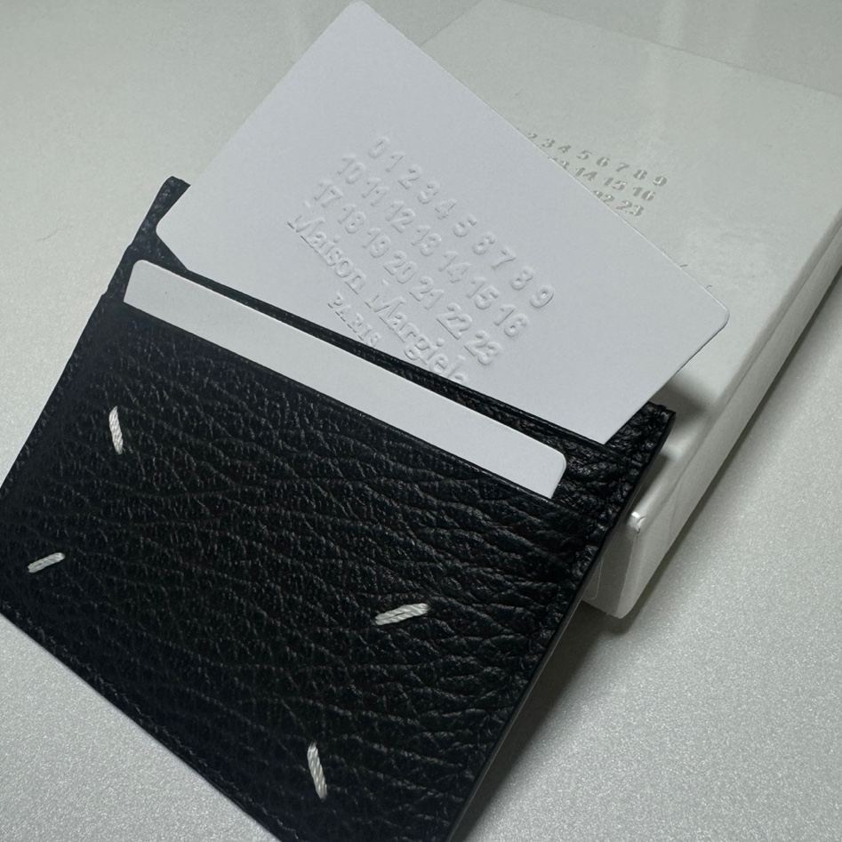 Maison Margiela Stitch Card Holder Black 착용 스타일