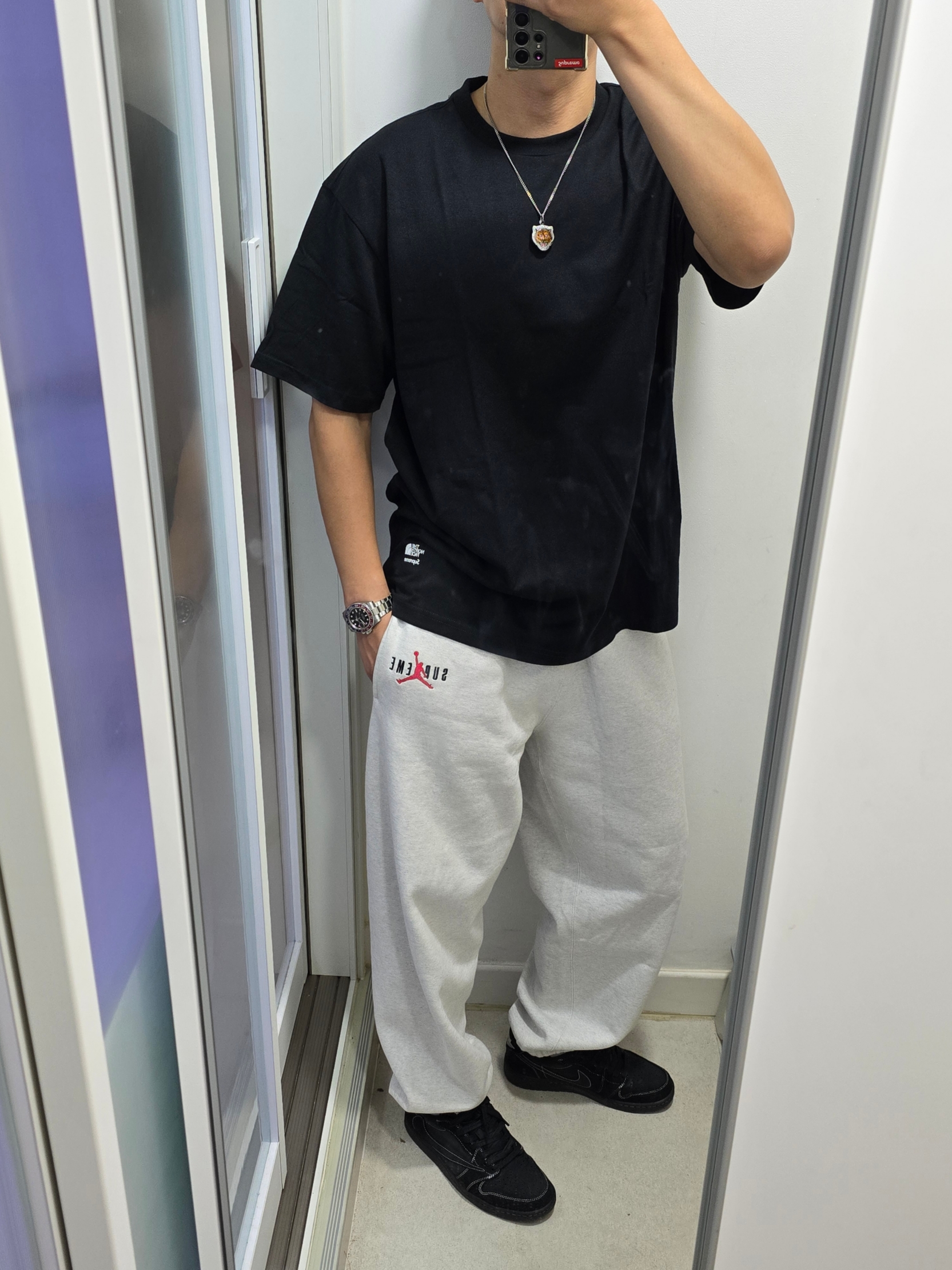 Supreme x The North Face S/S Top Black - 24FW, Supreme Tiger Keychain Silver - 24FW 착용 스타일