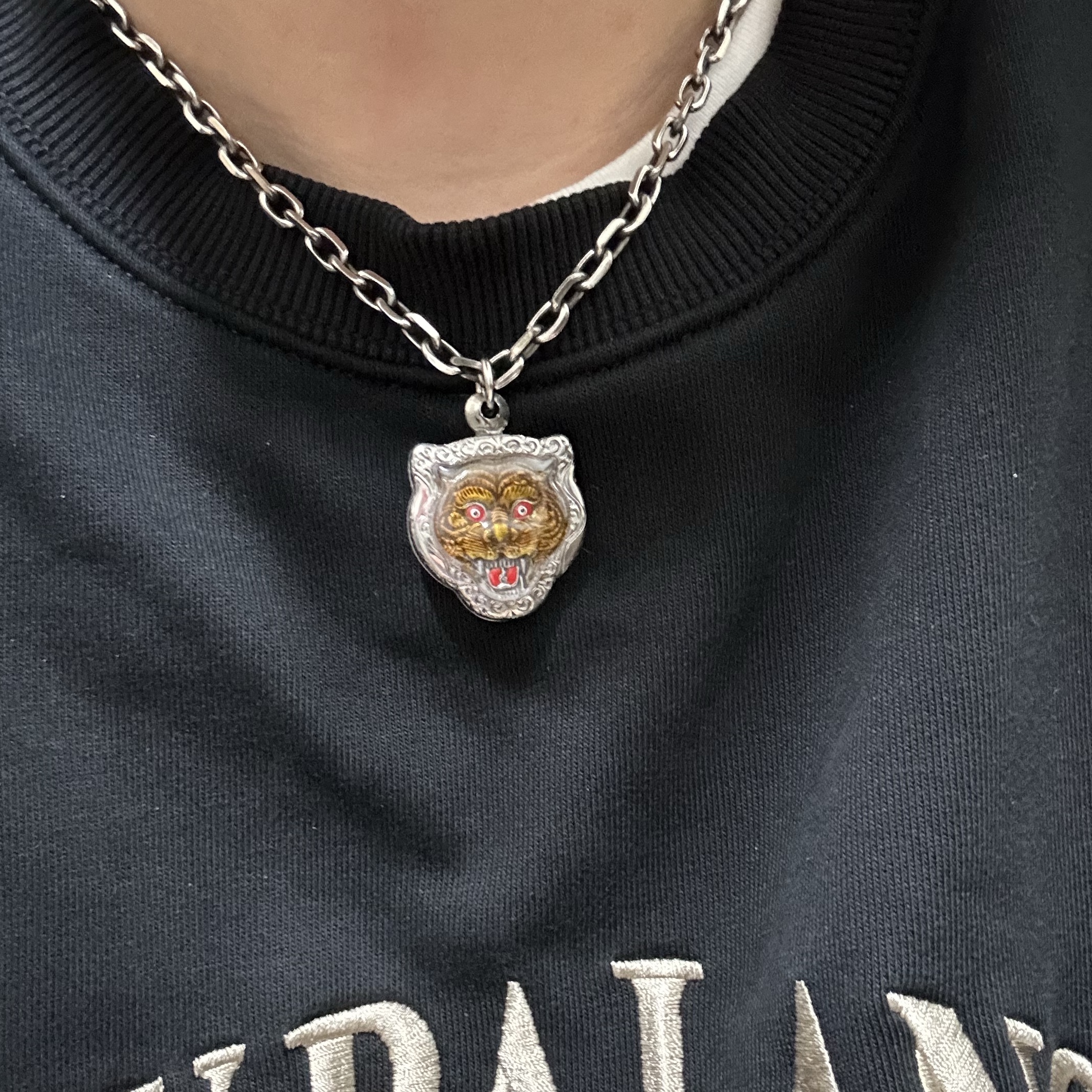 Supreme Tiger Keychain Silver - 24FW 착용 스타일