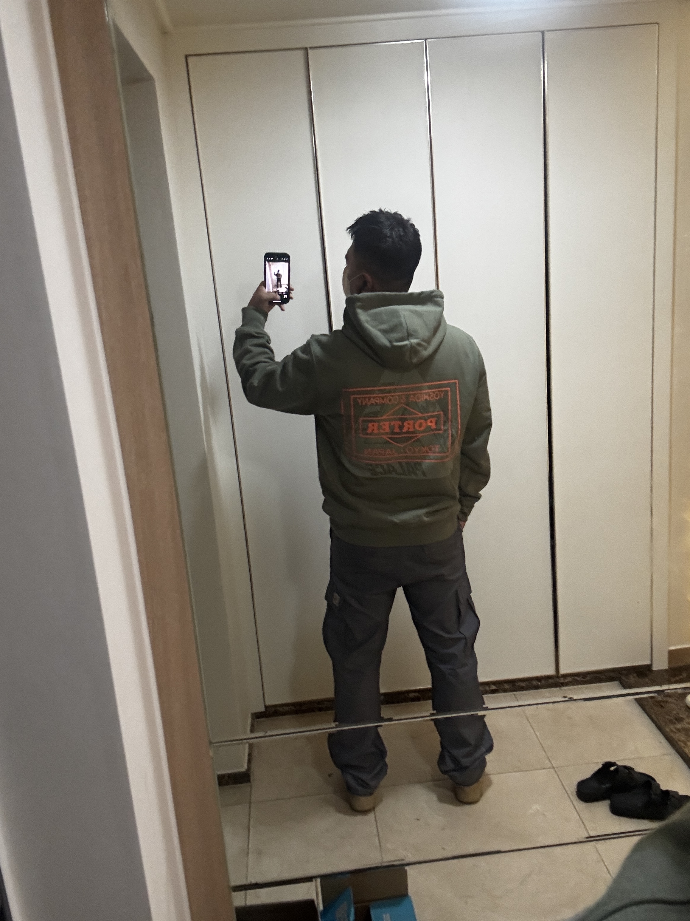 Palace x Porter Hoodie Olive - 24FW, Nike x Billie Eilish Air Force 1 Low '07 SP Mushroom 착용 스타일 - 2