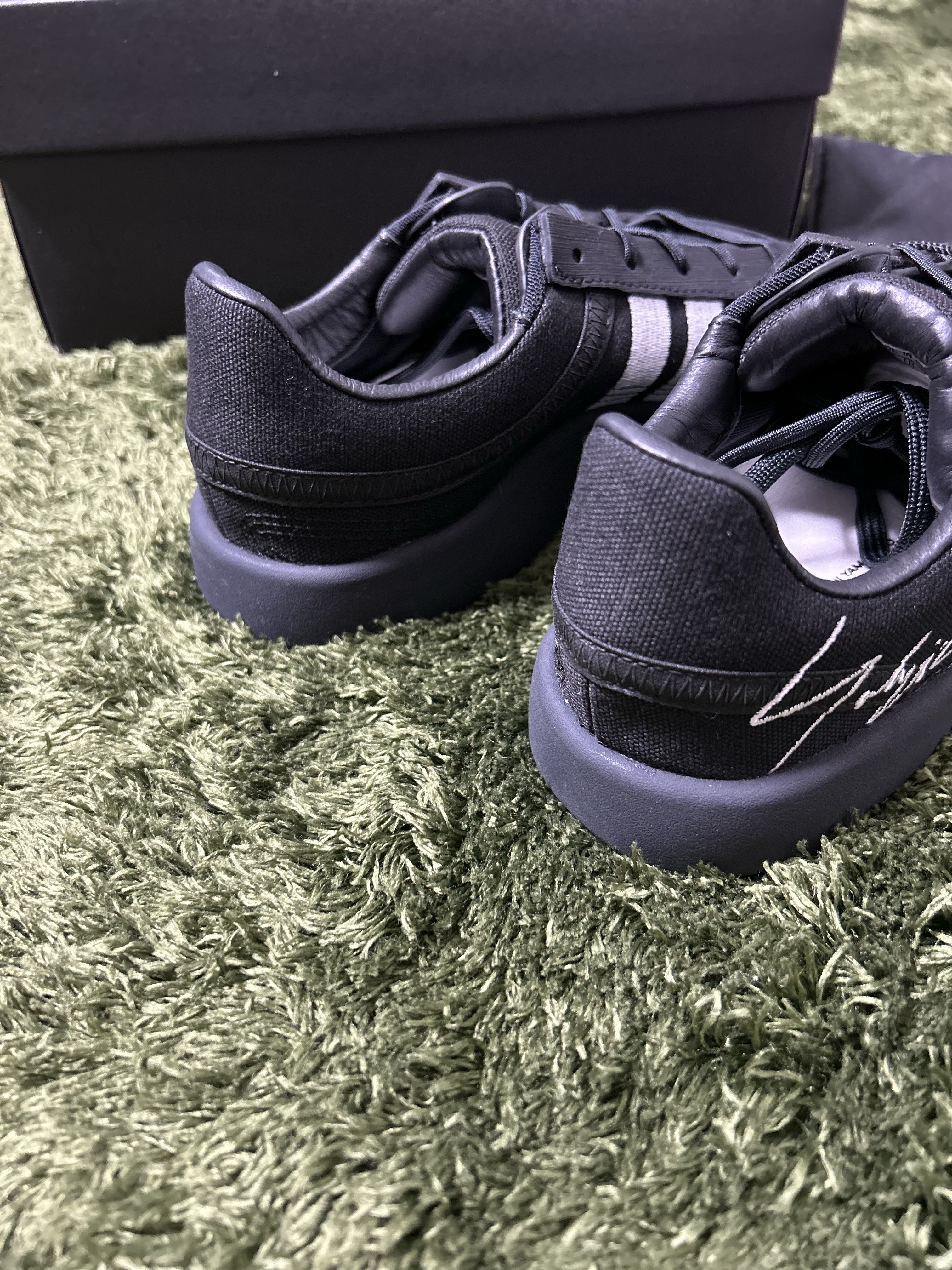 Y-3 Yunu Black Cloud White 착용 스타일 - 6