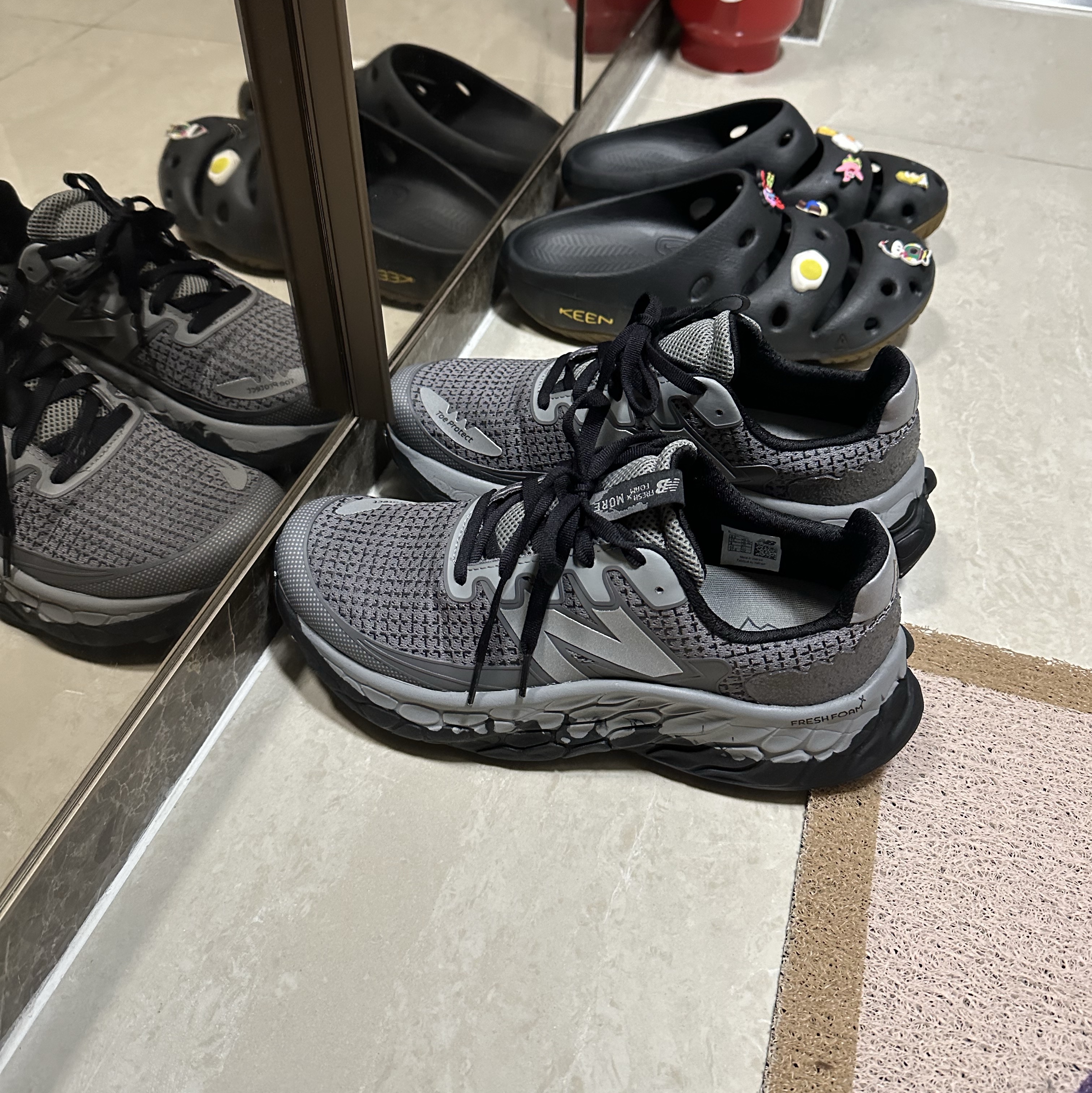 New Balance x Cayl Fresh Foam X More Trail v3 Shadow Grey 착용 스타일