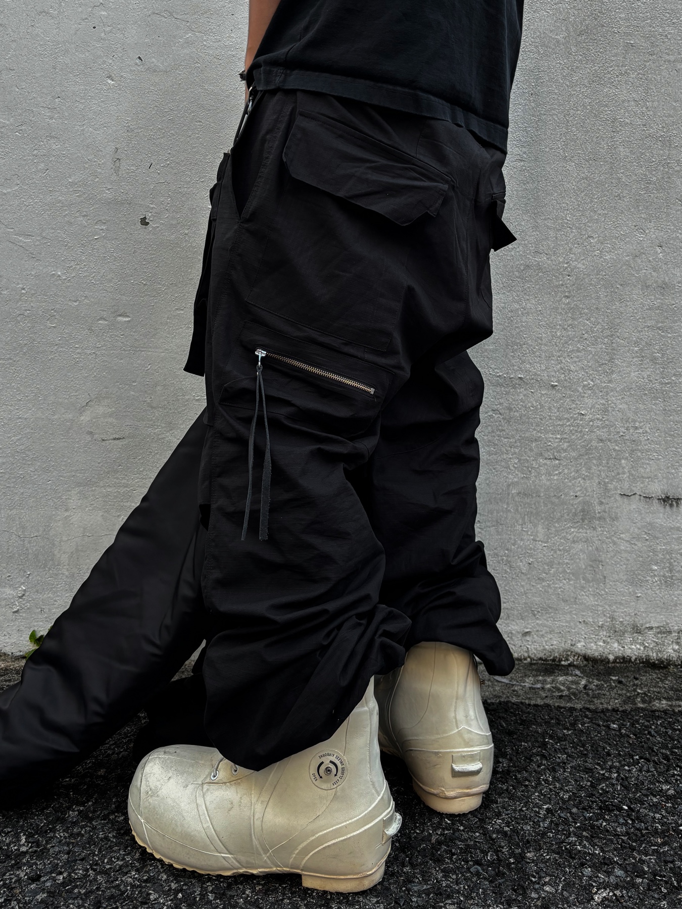Wapworks Wide Safety Cargo Pants Black 착용 스타일 - 6