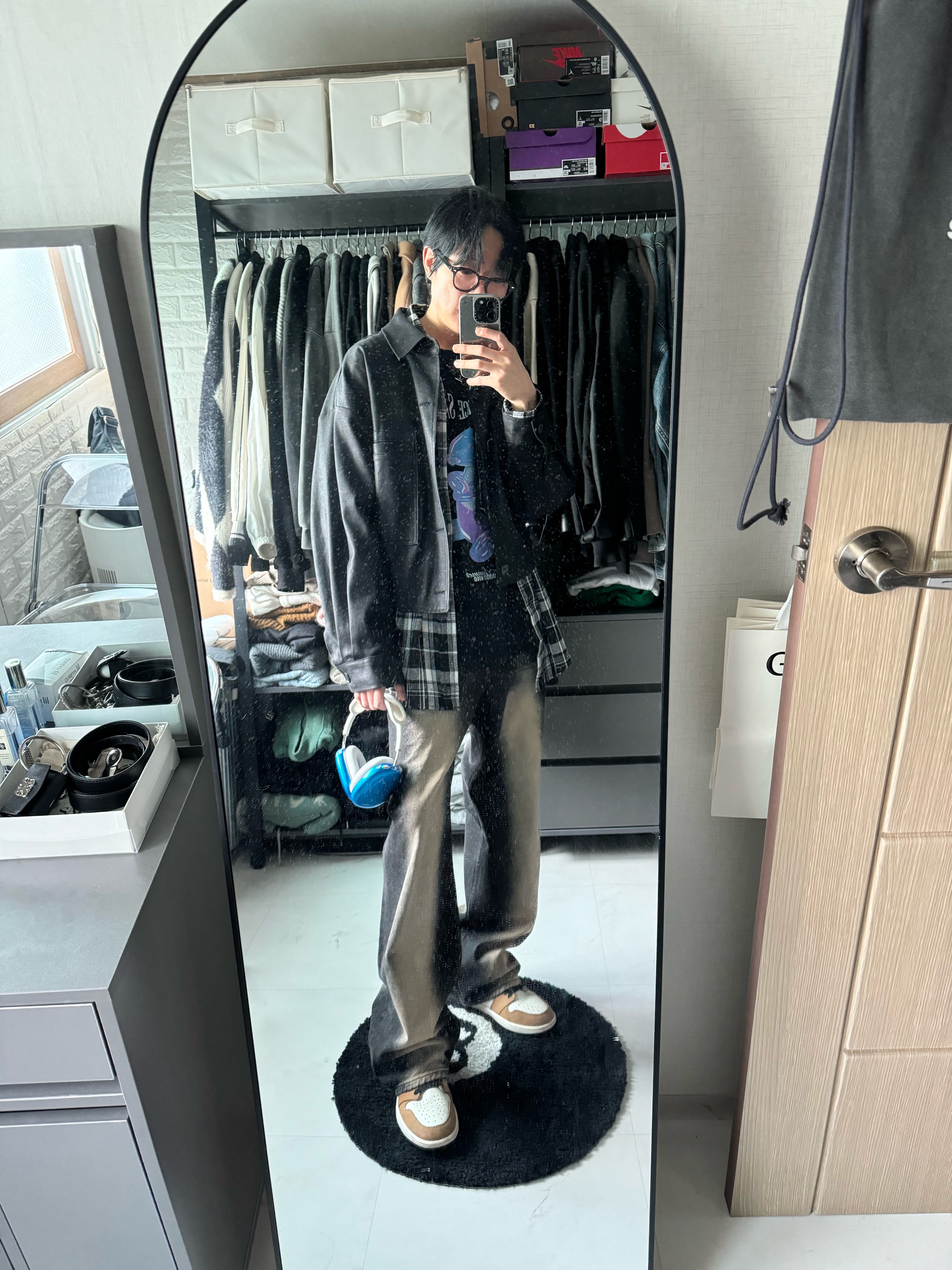 Ader Error Standic AirPods Max Case Z-Blue, Satur Brooklyn Newtro Wide Washed Denim 착용 스타일