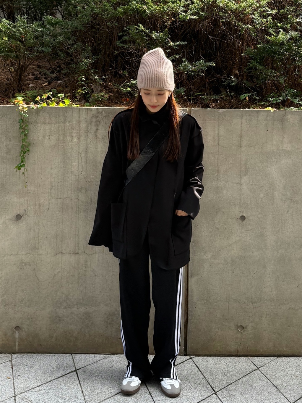 Adidas Adicolor Classic Firebird Track Pants Black - KR Sizing, Adidas Samba Vegan White Black 착용 스타일 - 3