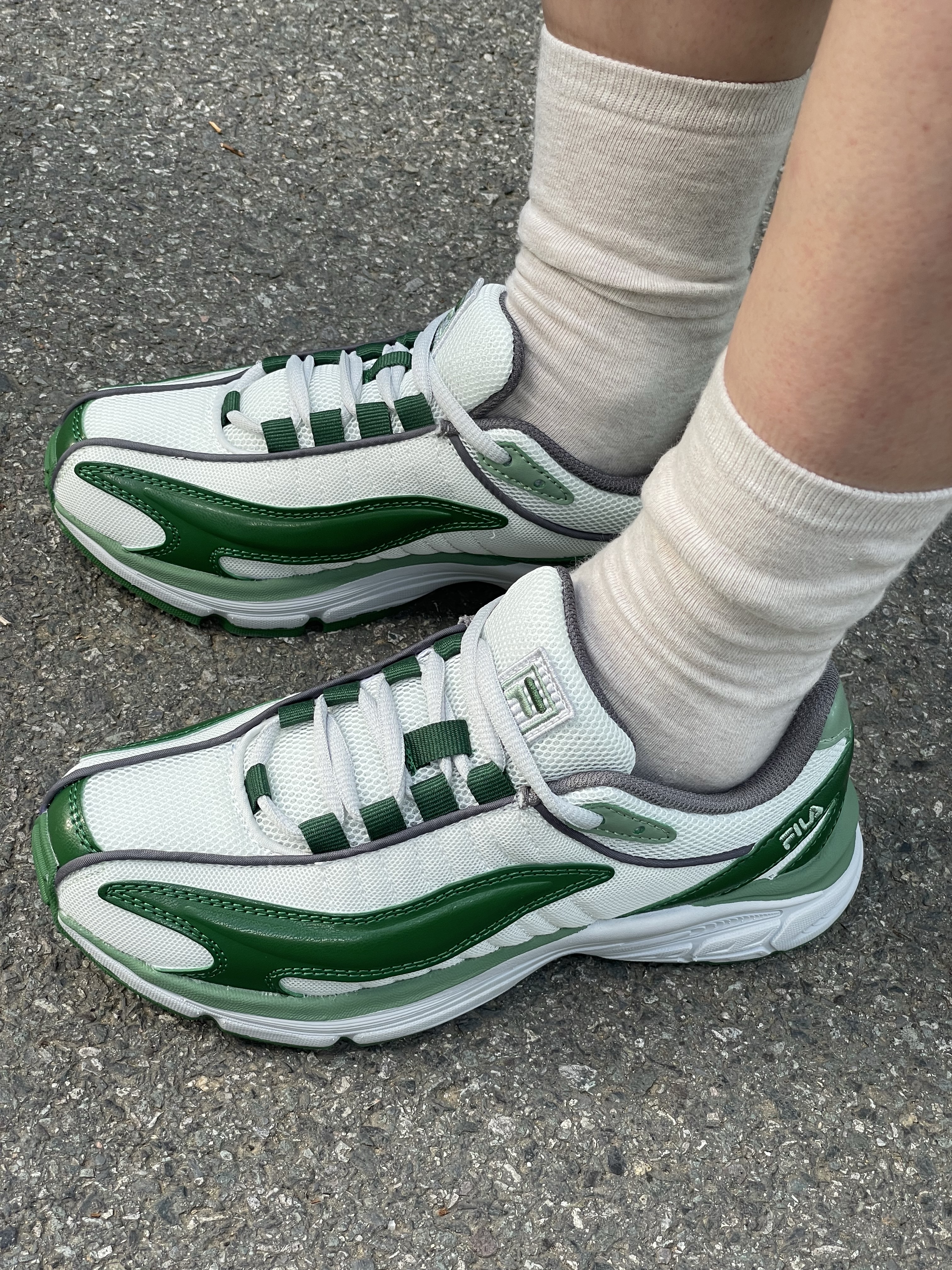 Fila Interun White Green, THREETOEIGHTY Bermuda Pants Black 착용 스타일 - 5