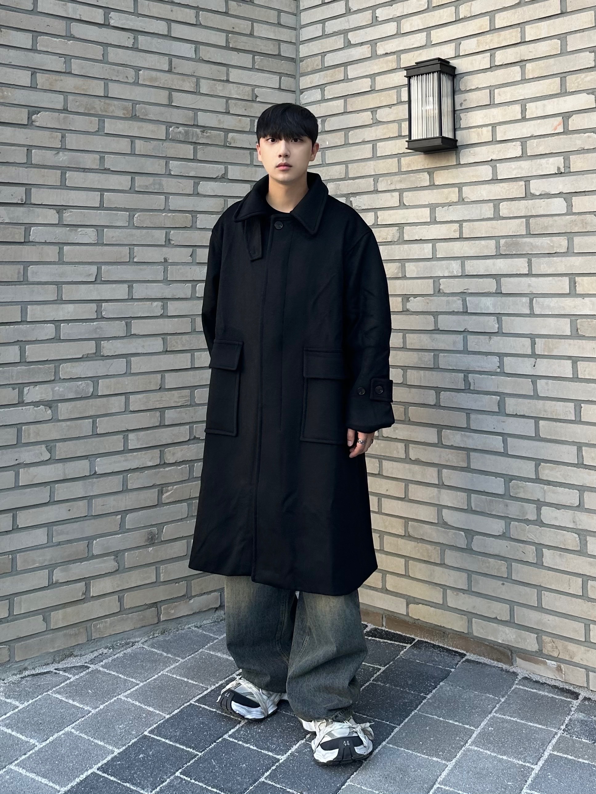 Balenciaga Cargo Sneakers White Grey 착용 스타일