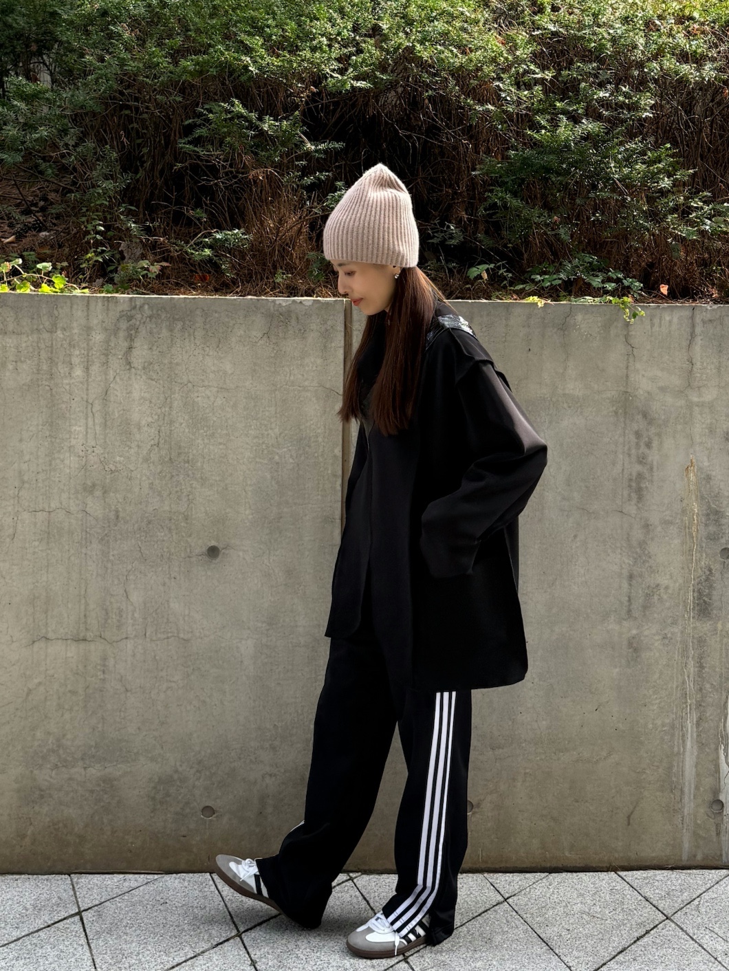 Adidas Adicolor Classic Firebird Track Pants Black - KR Sizing, Adidas Samba Vegan White Black 착용 스타일 - 2