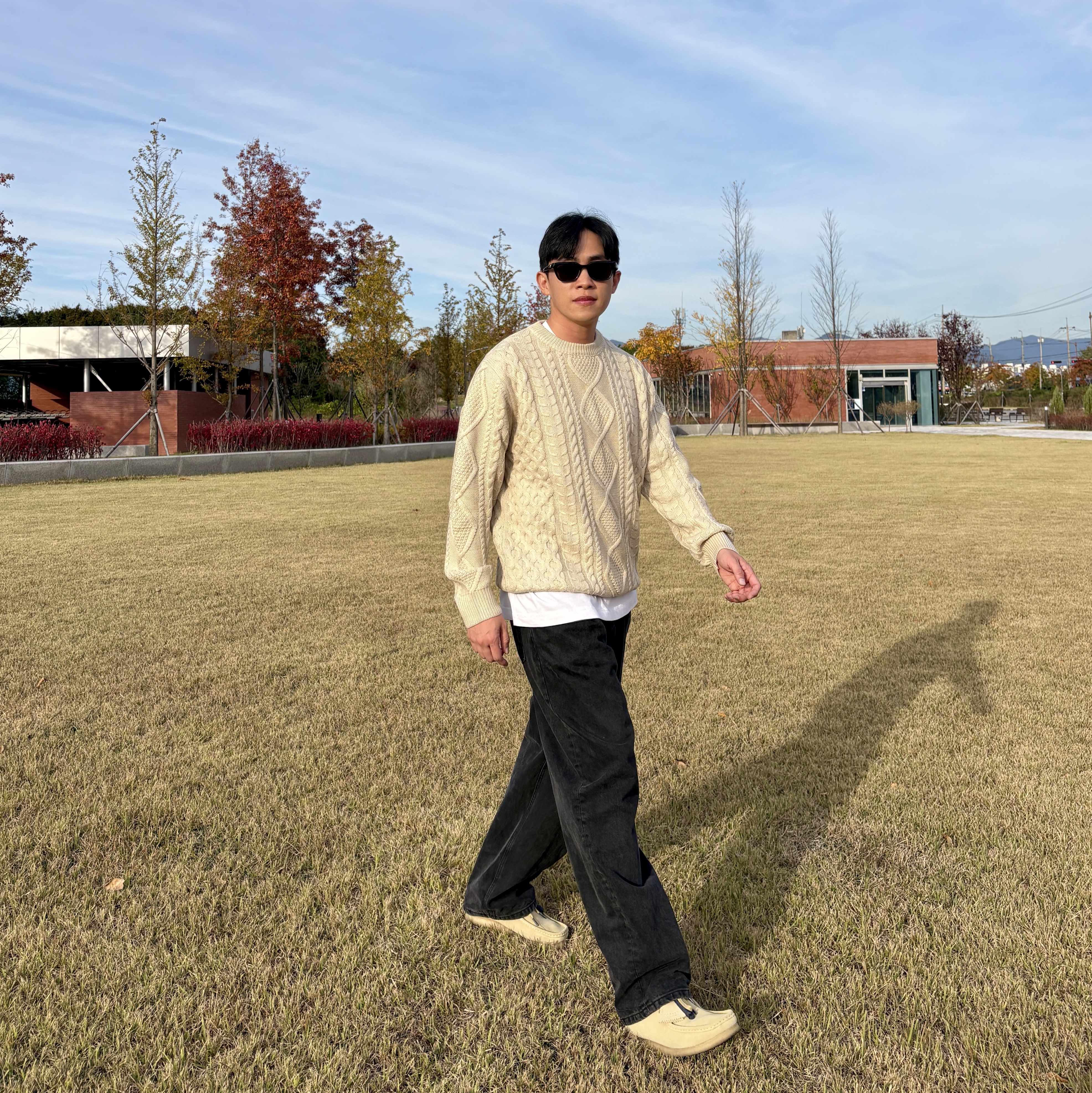 Clarks Wallabee Maple Suede 착용 스타일 - 3