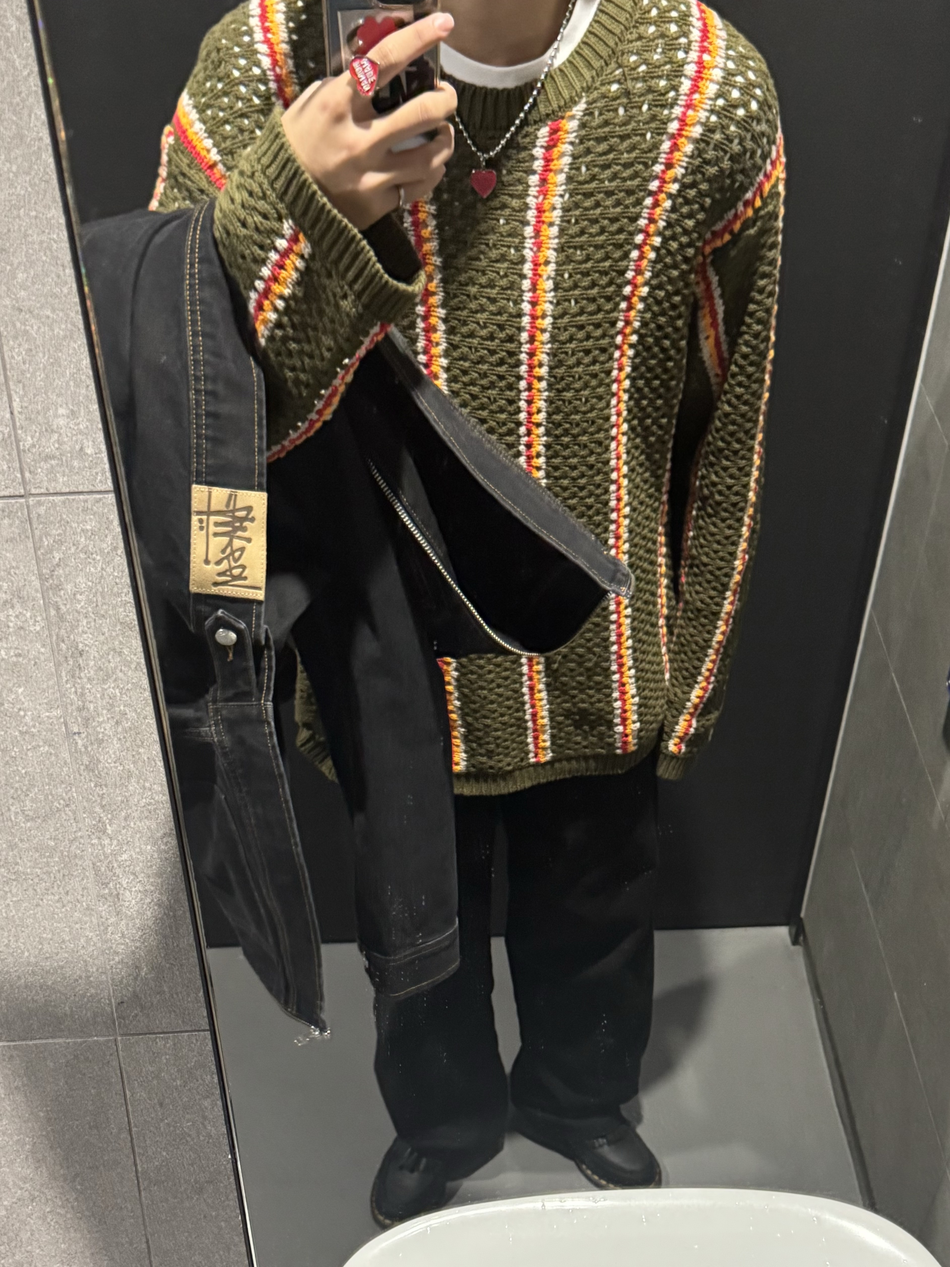Stussy x Patta Striped Loose Gauge Sweater Olive, Stussy New Era 9Twenty Basic Trucker Cardinal 착용 스타일 - 3