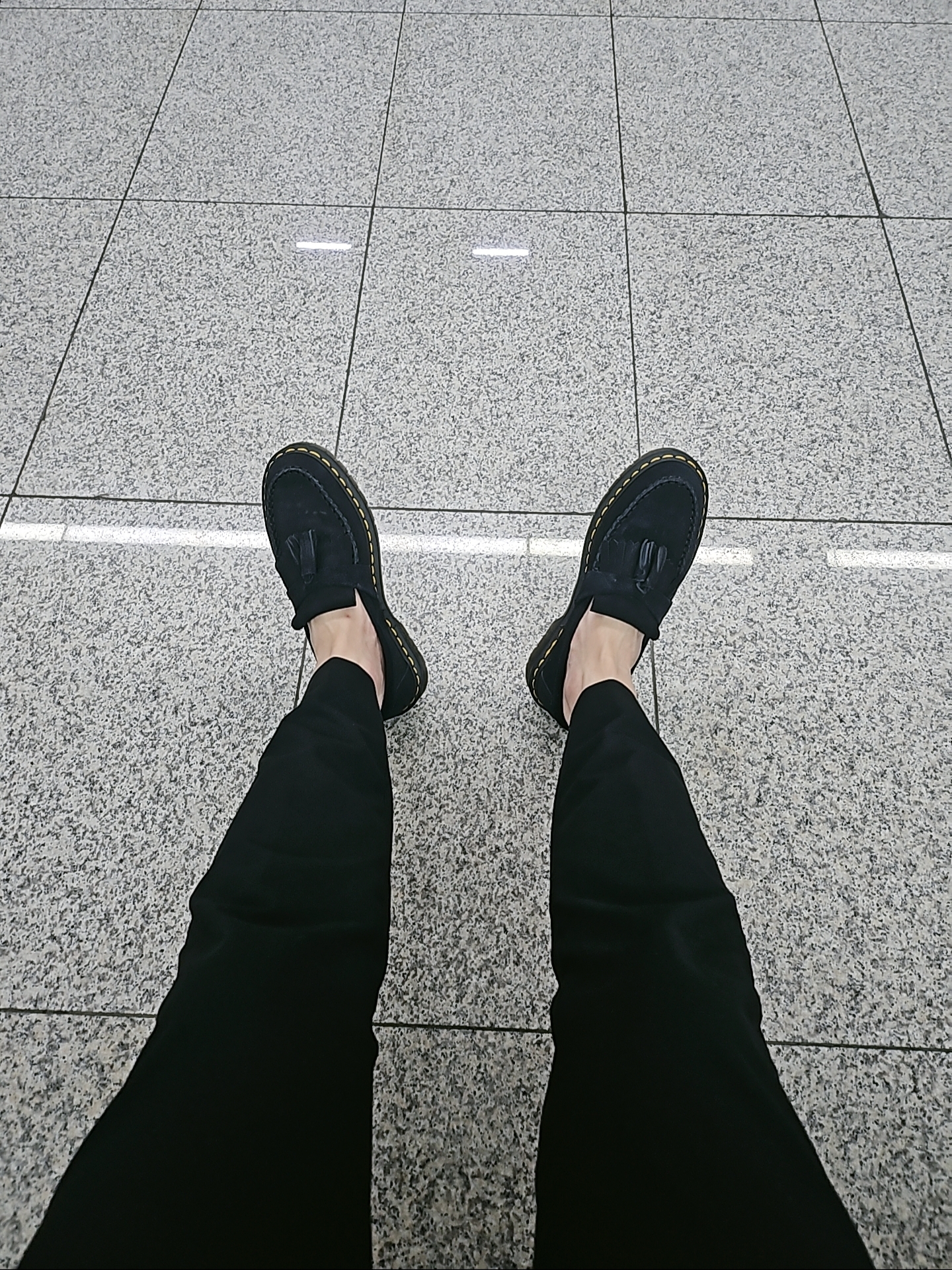 Dr. Martens Adrian Arcadia Leather Loafers Cherry Red, Dr. Martens Adrian Yellow Stitch Leather Tassel Loafers Black 착용 스타일