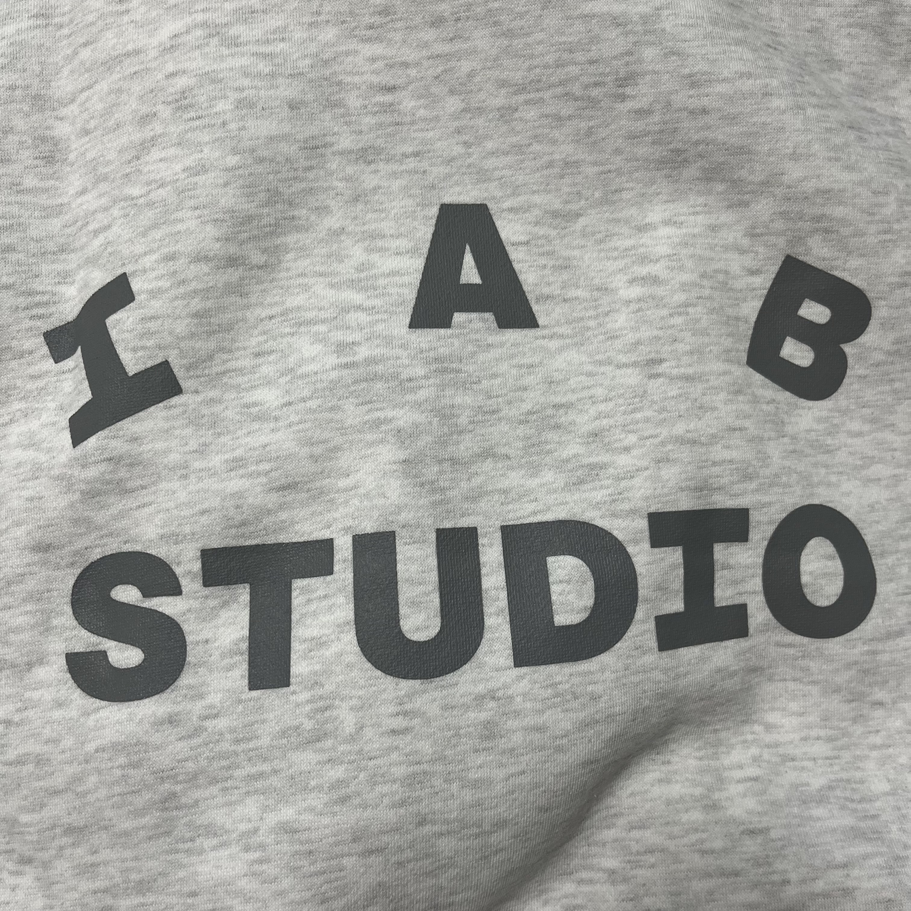 IAB Studio Hoodie Light Gray 착용 스타일