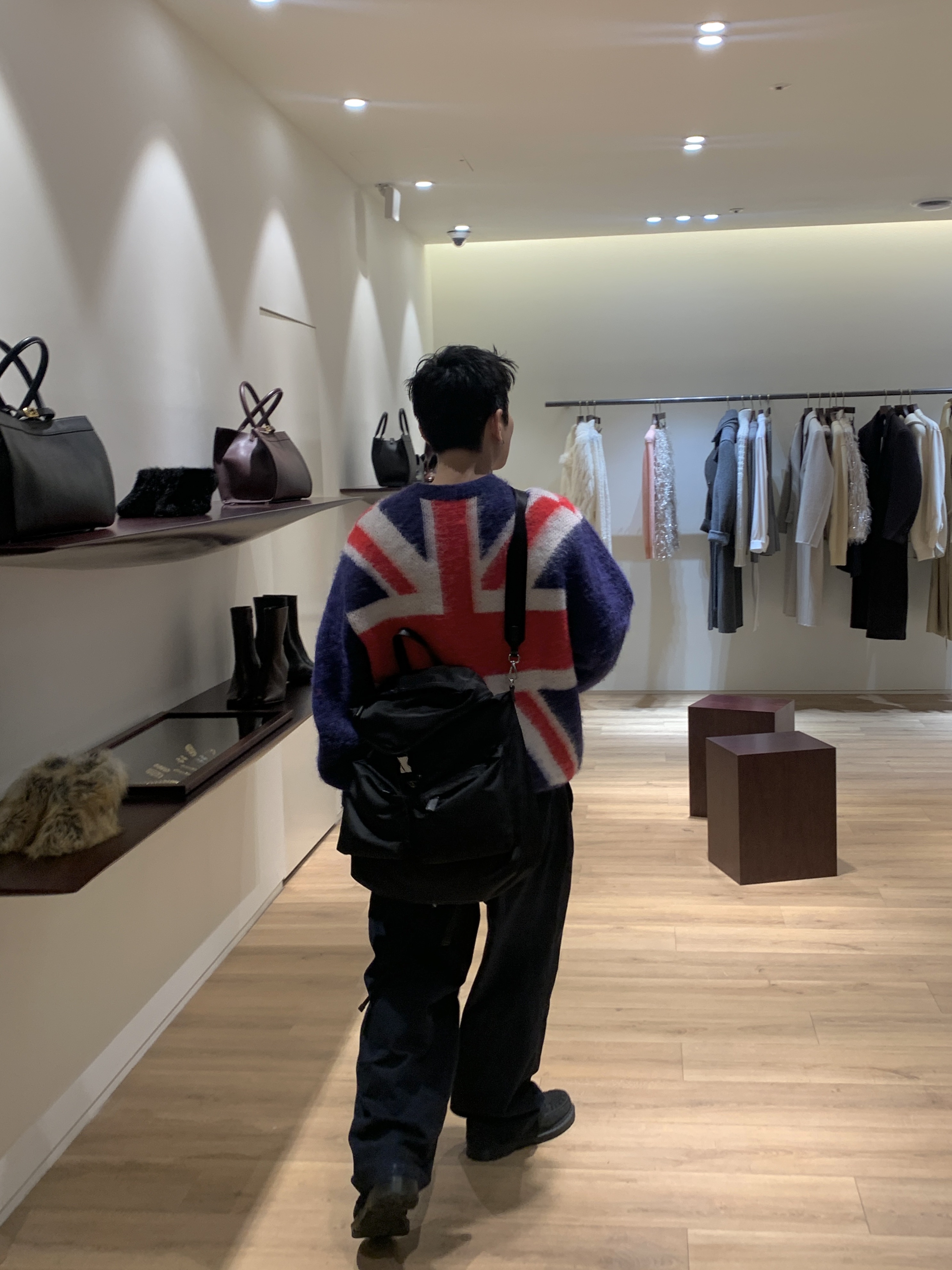 Palace Hairy Flag Knit UK - 24FW, Prada Re-Nylon Leather Backpack Black 착용 스타일 - 1
