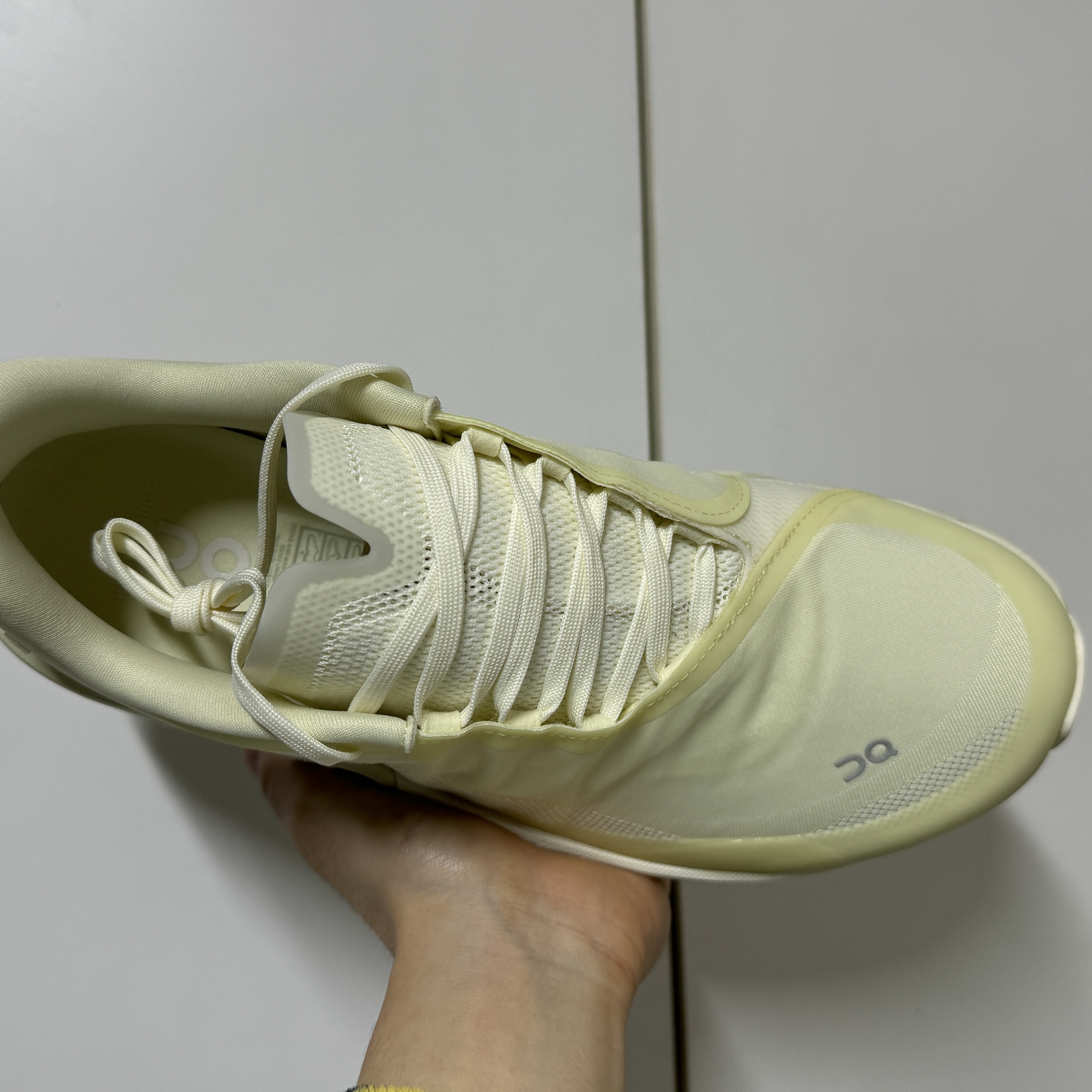 (W) On Running x Post Archive Faction (Paf) Cloudmonster 2 Seedling White 착용 스타일
