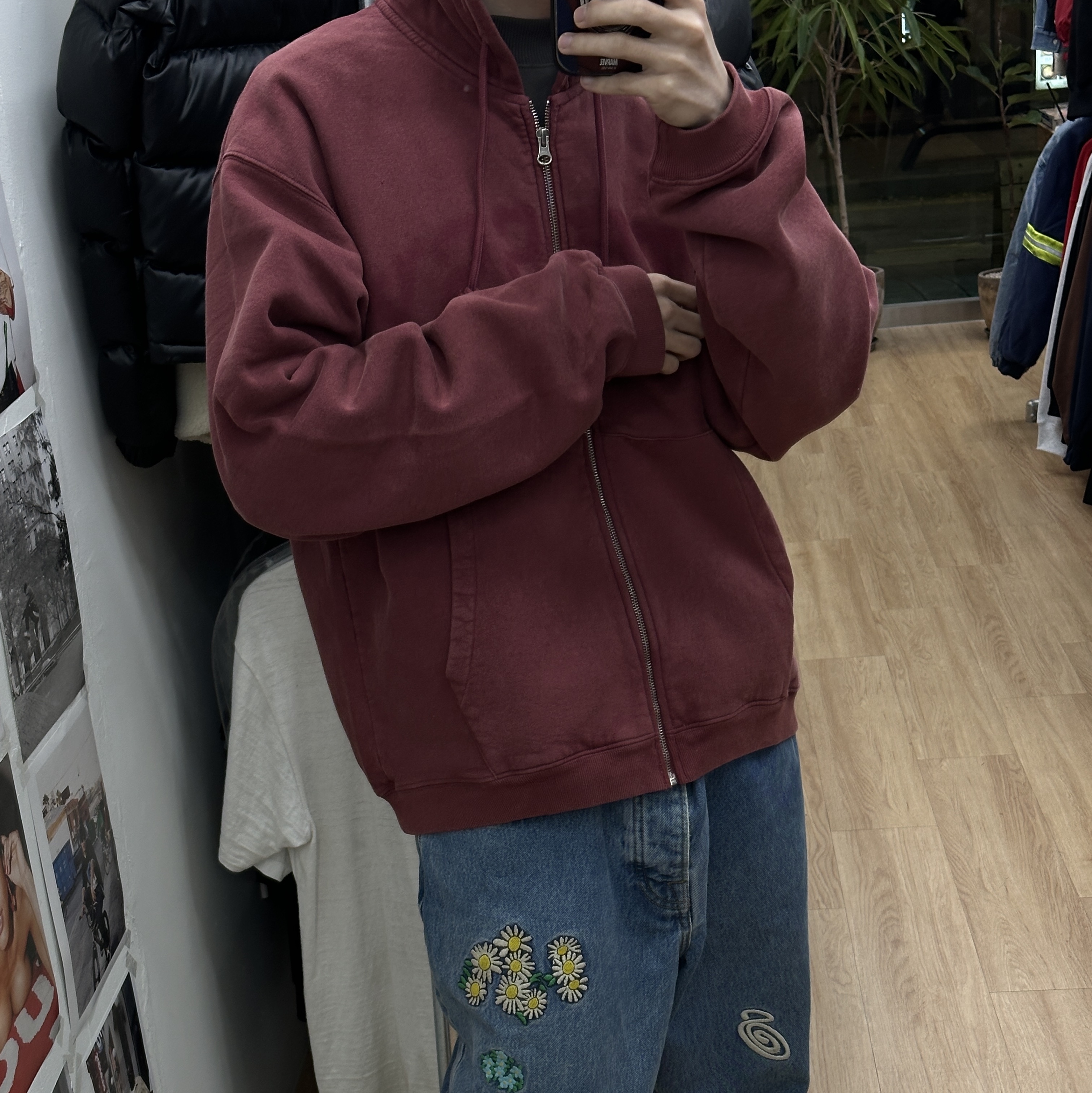 Stussy Faded Graphic Zip Hoodie Burgundy 착용 스타일 - 1