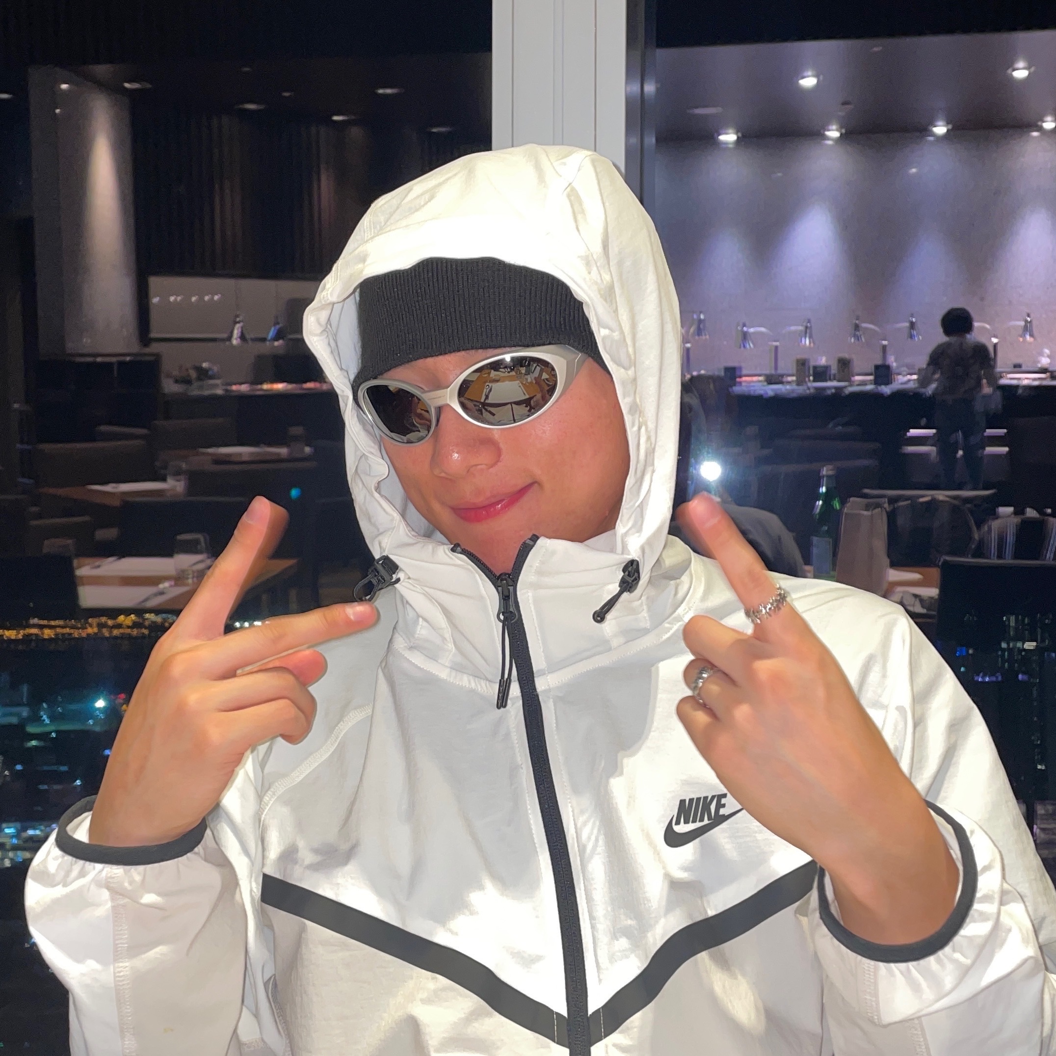 Oakley Eye Jacket Redux Silver Frame Prizm Black Polarized Lenses High Bridge Fit 착용 스타일 - 2