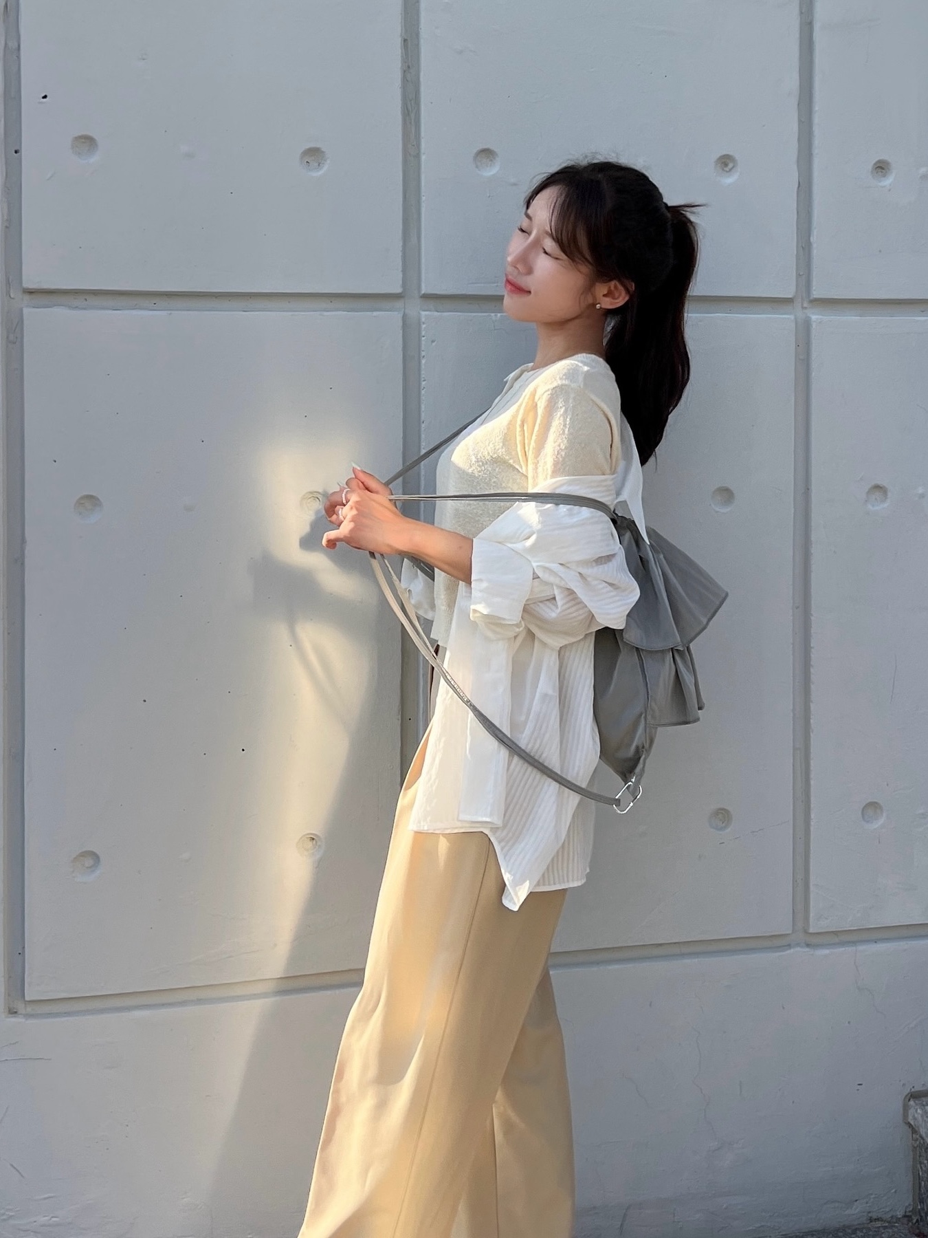 Athe Vanessabruno Prill Backpack And Shoulder Bag Gray 착용 스타일 - 2
